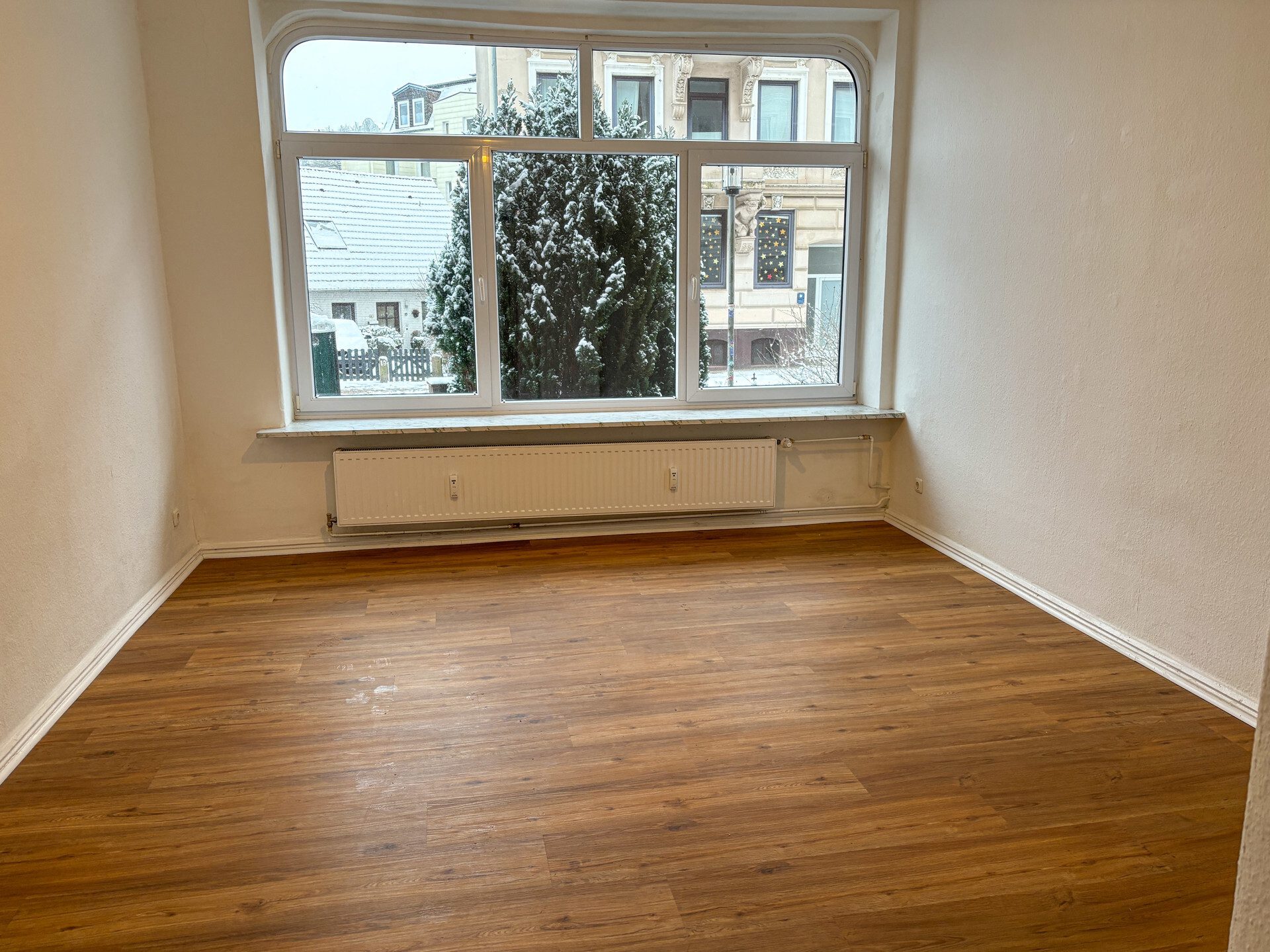 Immobilienangebot - Flensburg - Alle - Großzügige 2-Zimmer-Altbauwohnung, Stadtnah, Dielenfußboden, moderne EBK