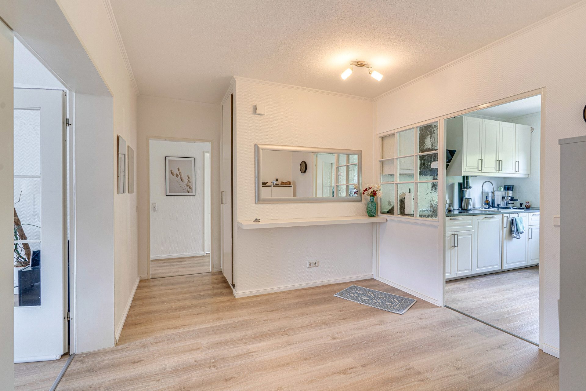 Immobilienangebot - Glücksburg - Alle - Glücksburg: Liebevoll modernisierte 
3 - 4 Zimmer-Whg. 
92 m² Wfl.,  Loggia, Keller und Stellplatz