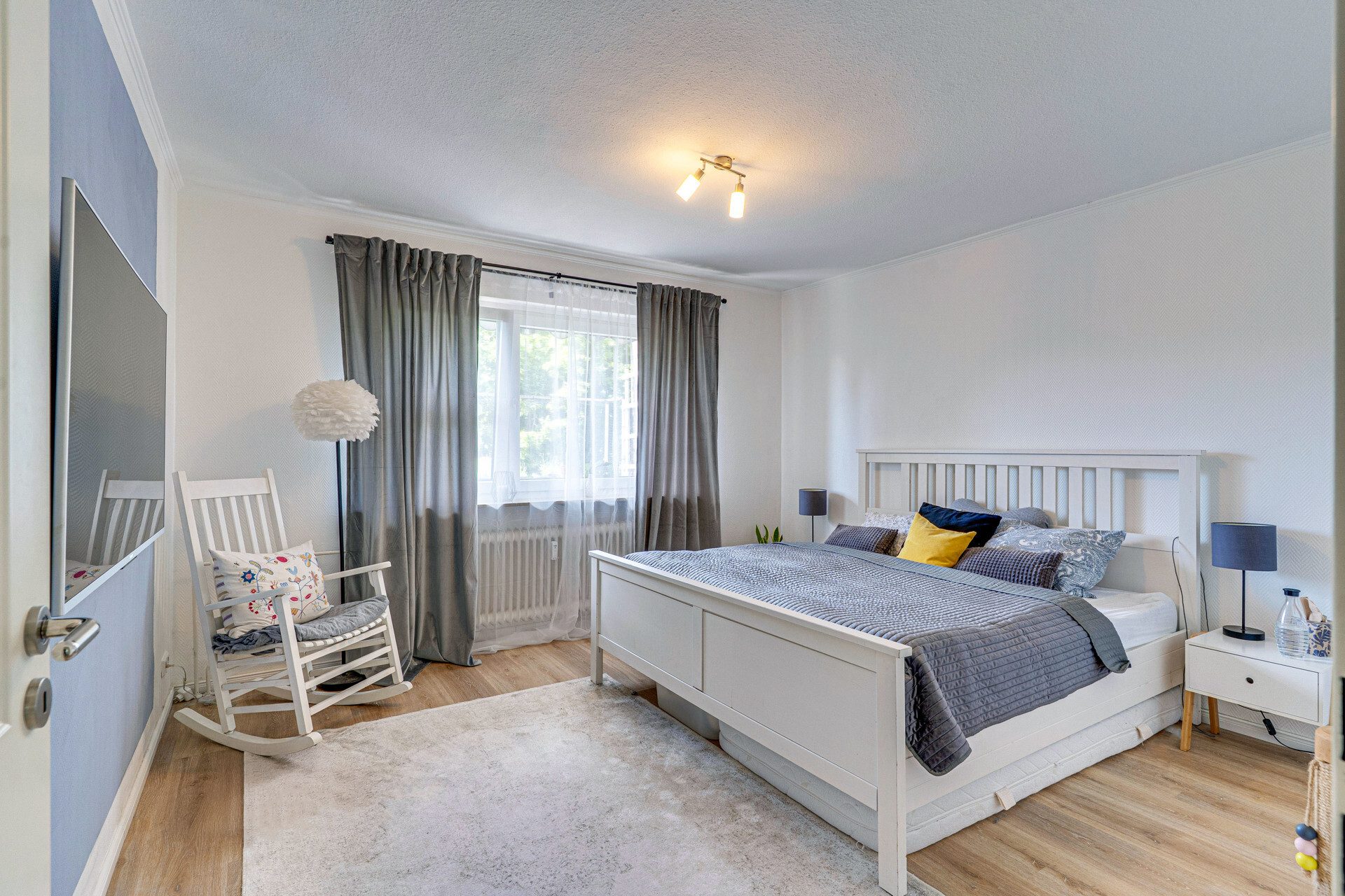 Immobilienangebot - Glücksburg - Alle - Glücksburg: Liebevoll modernisierte 
3 - 4 Zimmer-Whg. 
92 m² Wfl.,  Loggia, Keller und Stellplatz