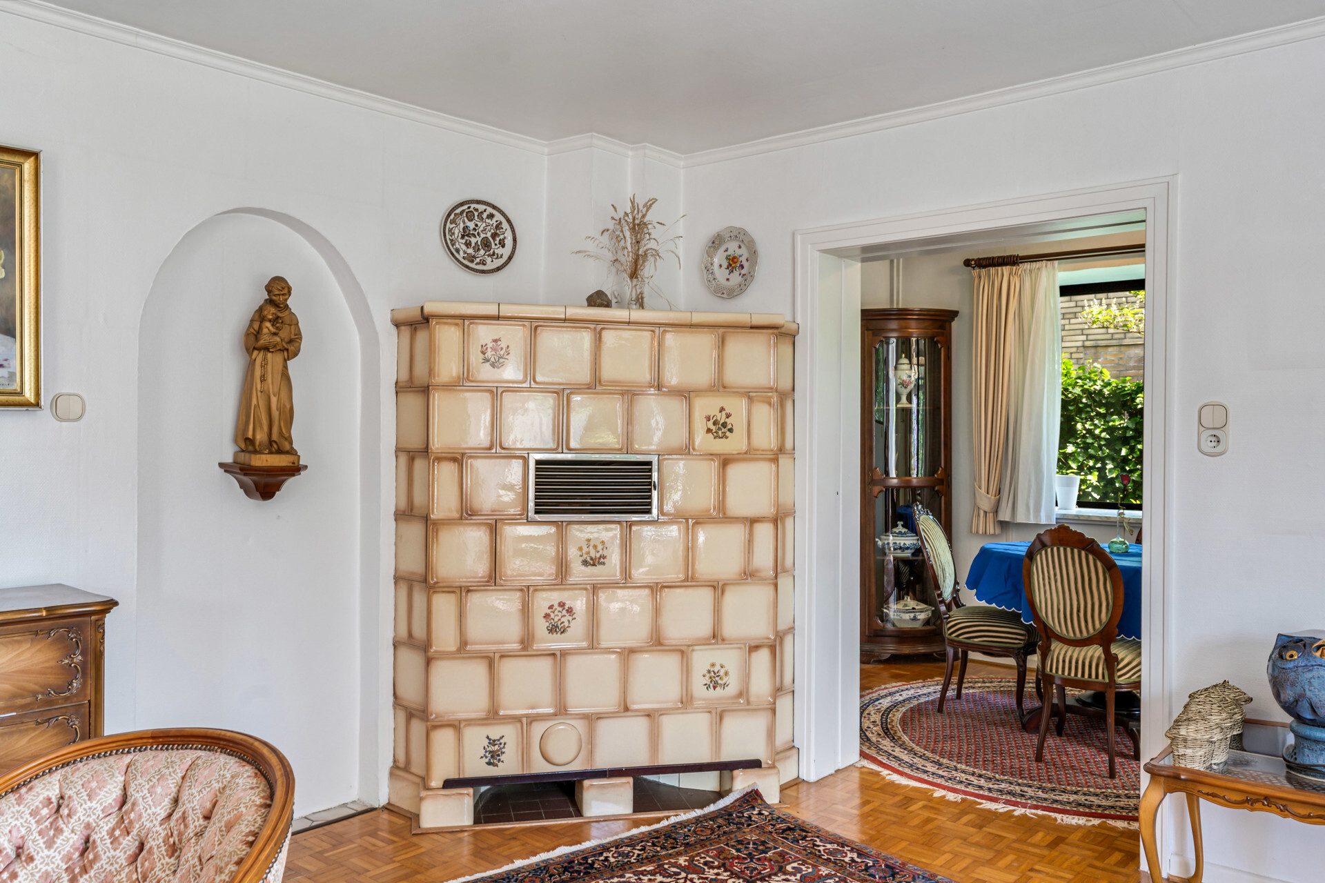 Immobilienangebot - Flensburg - Alle - Charme der 50er-Jahre mit Potenzial: Großzügiges Haus in Toplage mit Garten und zwei Garagen