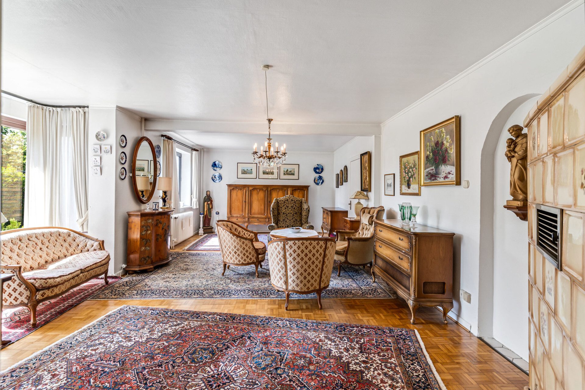 Immobilienangebot - Flensburg - Alle - Charme der 50er-Jahre mit Potenzial: Großzügiges Haus in Toplage mit Garten und zwei Garagen