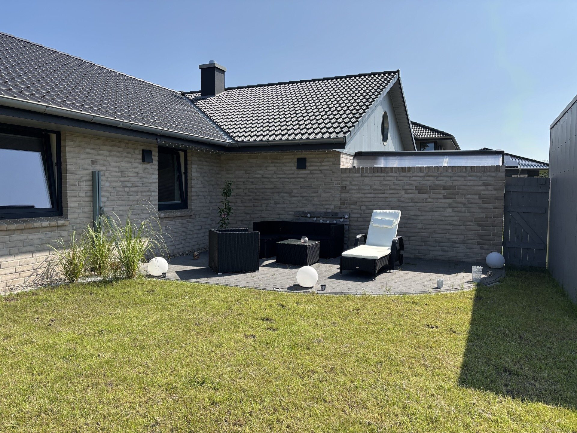 Immobilienangebot - Steinbergkirche - Alle - Bungalow-DHH in Ostseenähe! Garten u. Terrasse mit Blick über die Felder! 101 qm Wfl., 3 Zi., uvm!