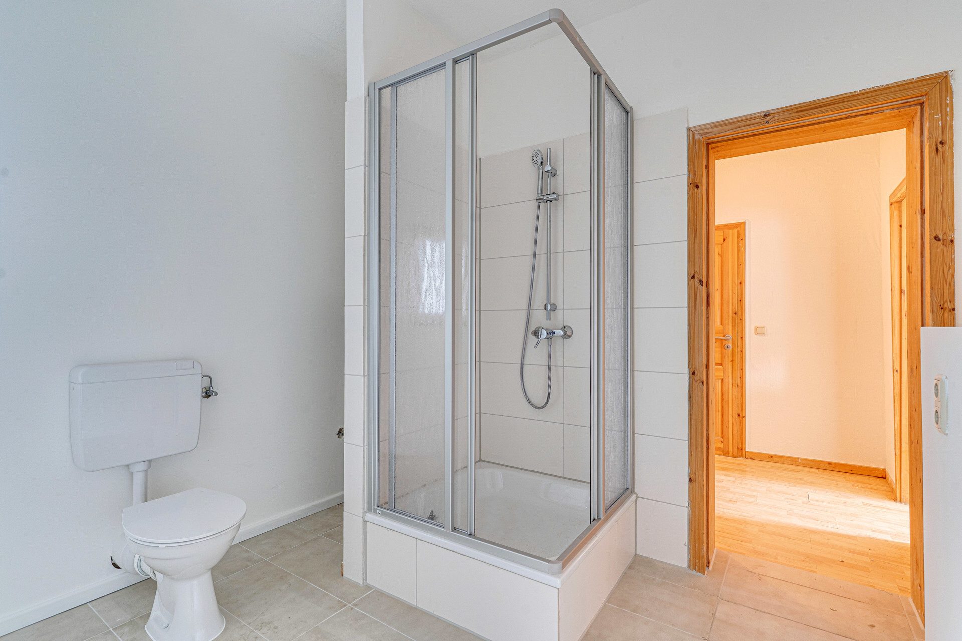 Immobilienangebot - Schleswig - Alle - Solides MFH mit fünf WE in zentraler Lage von Schleswig – Kapitalanlage mit Entwicklungspotenzial!