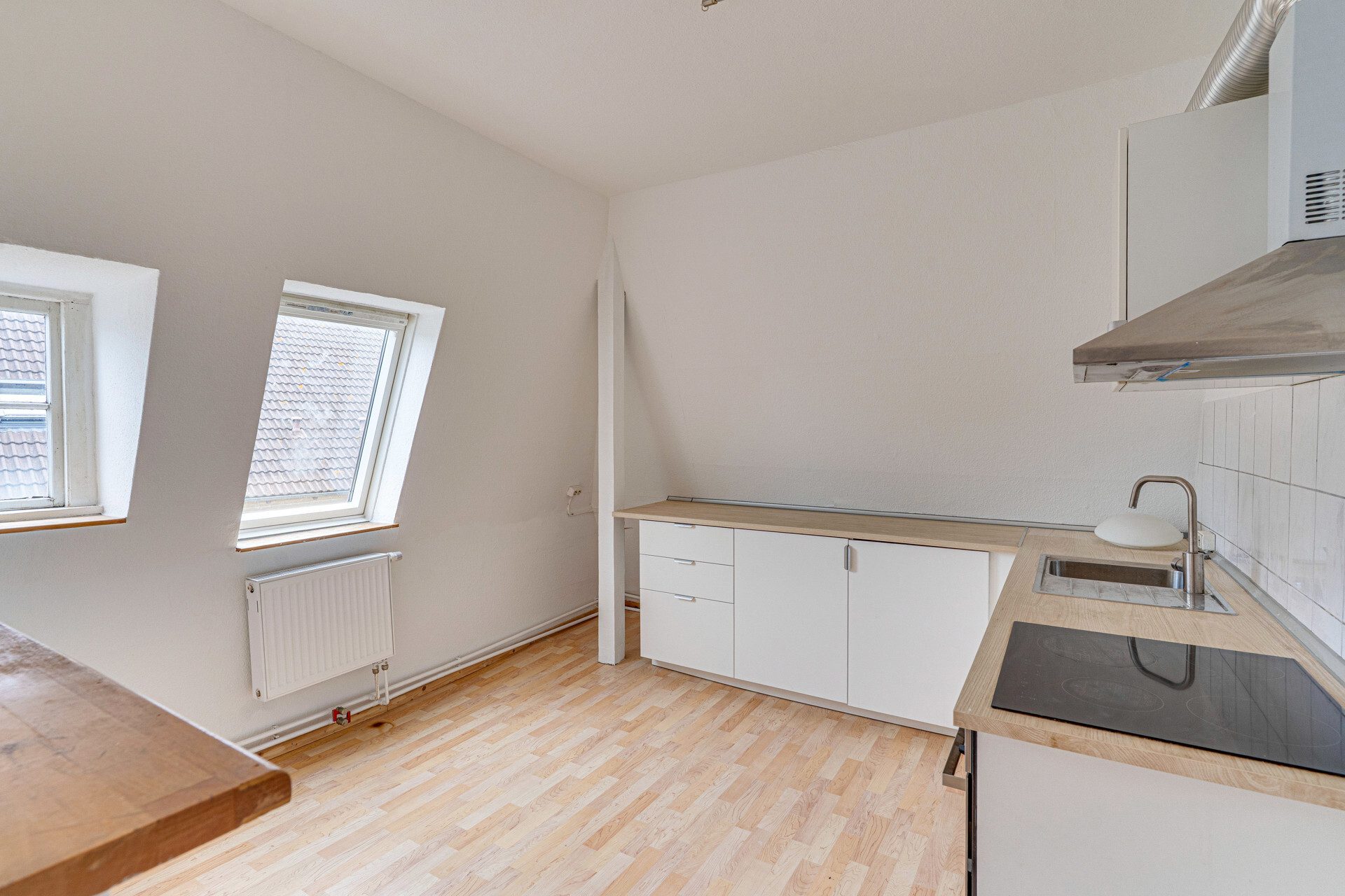 Immobilienangebot - Schleswig - Alle - Solides MFH mit fünf WE in zentraler Lage von Schleswig – Kapitalanlage mit Entwicklungspotenzial!