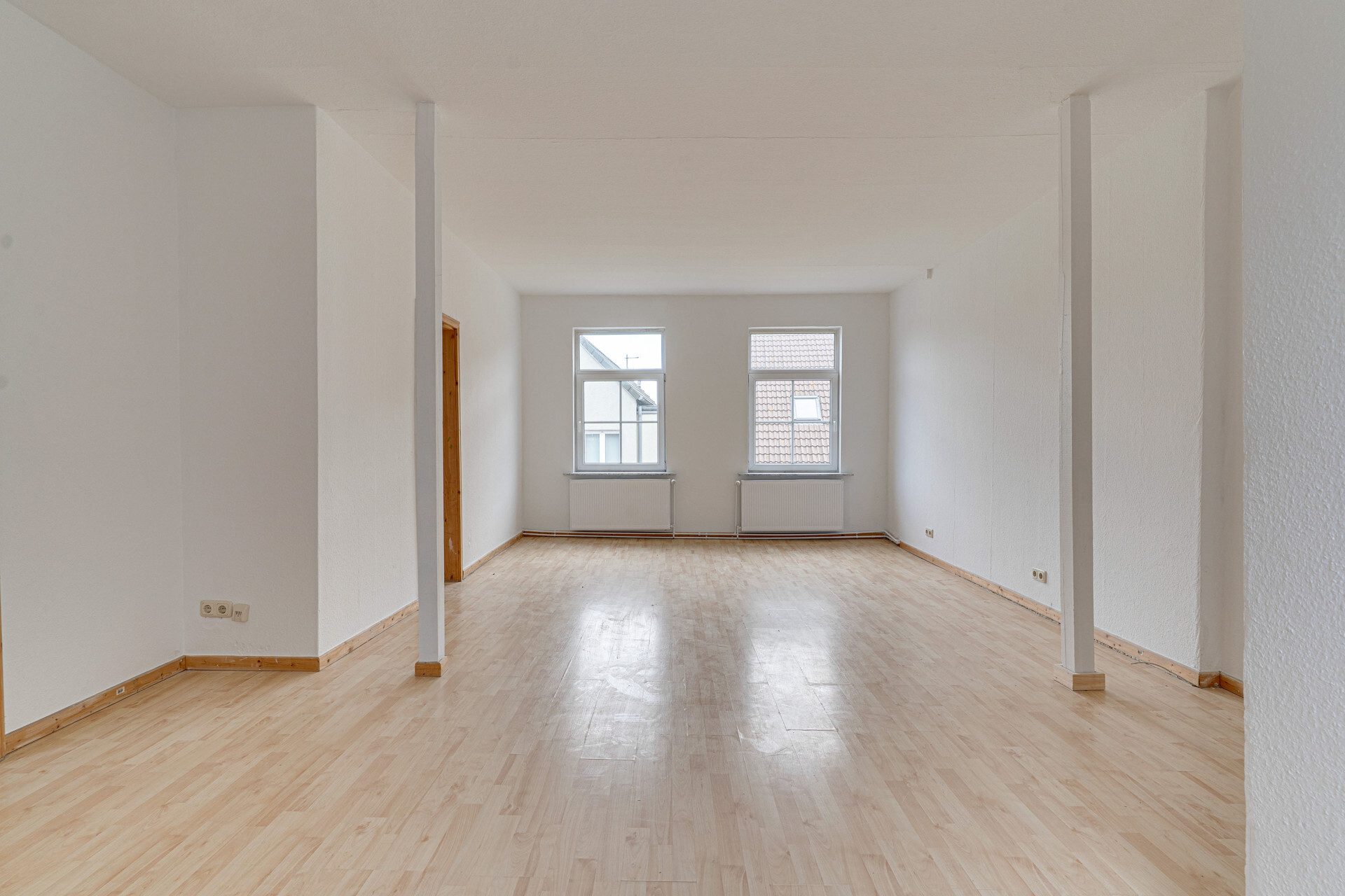 Immobilienangebot - Schleswig - Alle - Solides MFH mit fünf WE in zentraler Lage von Schleswig – Kapitalanlage mit Entwicklungspotenzial!