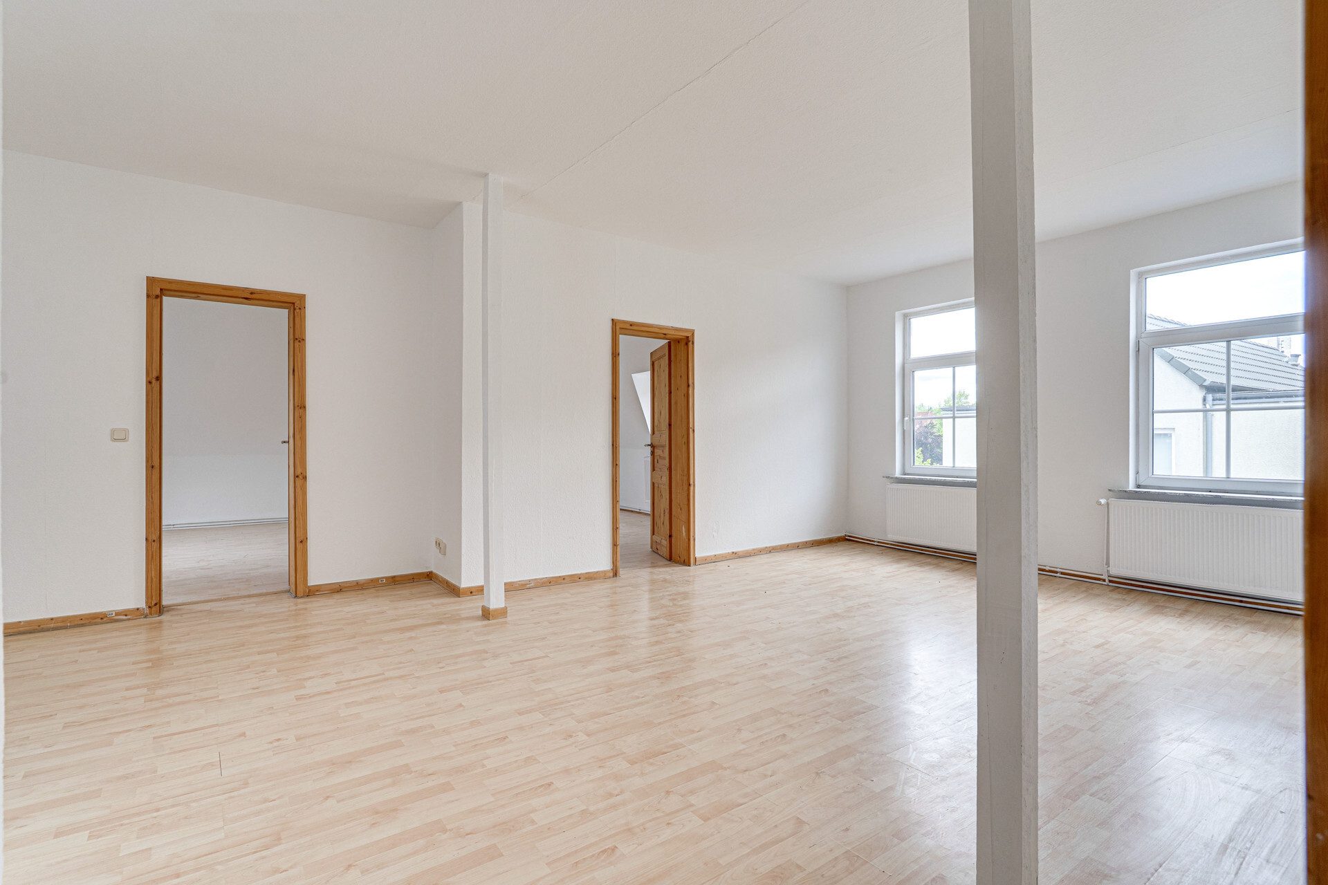 Immobilienangebot - Schleswig - Alle - Solides MFH mit fünf WE in zentraler Lage von Schleswig – Kapitalanlage mit Entwicklungspotenzial!