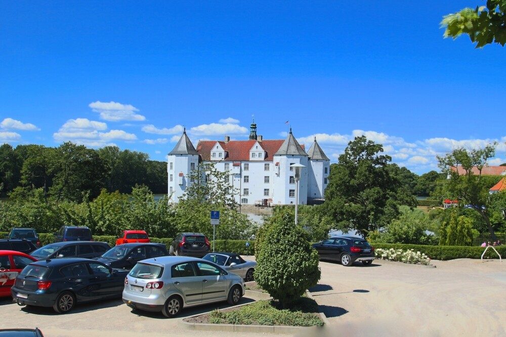 Immobilienangebot - Glücksburg - Alle - Anfragenstopp! Reihenendhaus mit 169 qm, 4 Zimmer,  2. Balkonen, Terrasse, EBK, Stellplatz, Fußbodenheizung