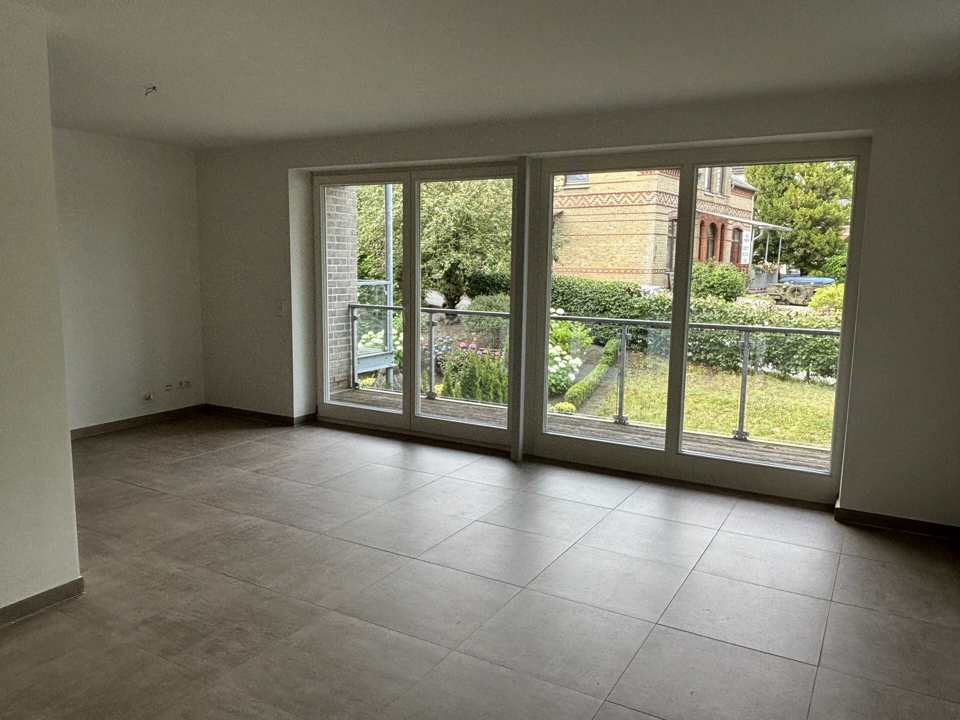 Immobilienangebot - Glücksburg - Alle - Anfragenstopp! Reihenendhaus mit 169 qm, 4 Zimmer,  2. Balkonen, Terrasse, EBK, Stellplatz, Fußbodenheizung