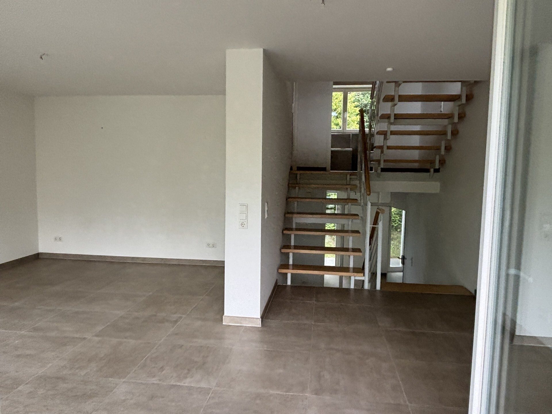 Immobilienangebot - Glücksburg - Alle - Anfragenstopp! Reihenendhaus mit 169 qm, 4 Zimmer,  2. Balkonen, Terrasse, EBK, Stellplatz, Fußbodenheizung