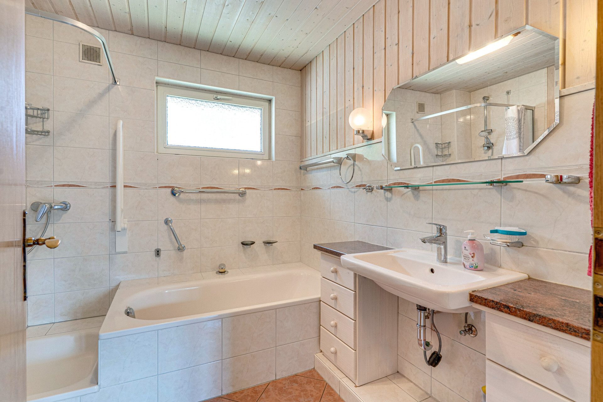 Immobilienangebot - Oeversee - Alle - Viel Platz für neue Ideen: Einfamilienhaus mit großem, idyllischen Garten an der Treene!