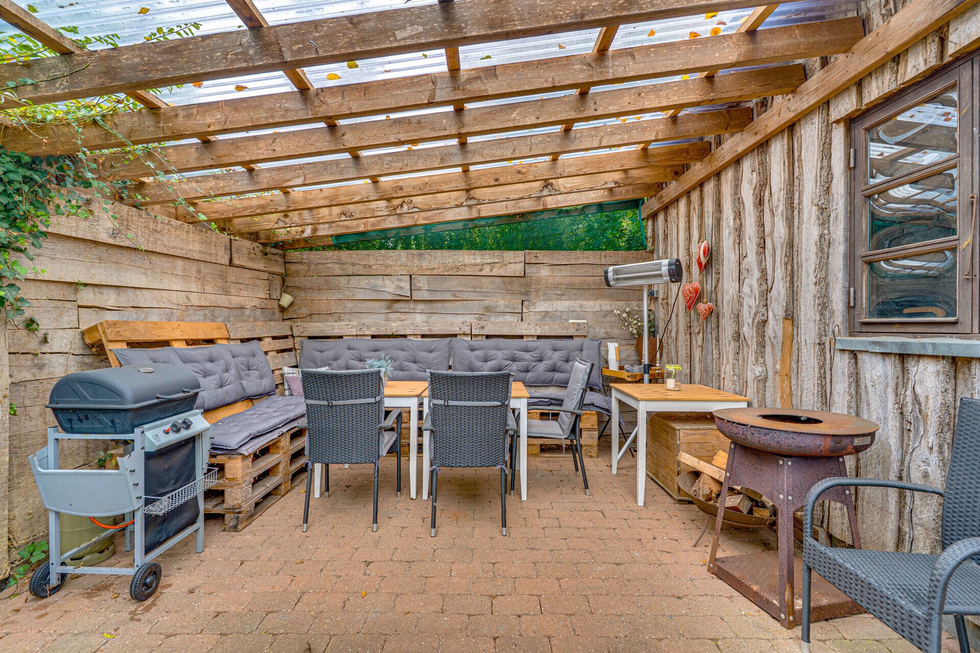 Immobilienangebot - Hollingstedt - Alle - Reetgedecktes Juwel: 475m² Grdstck, 136m² Wfl., Partygarage, Kamin, ausgebautes OG & überd. Terasse!