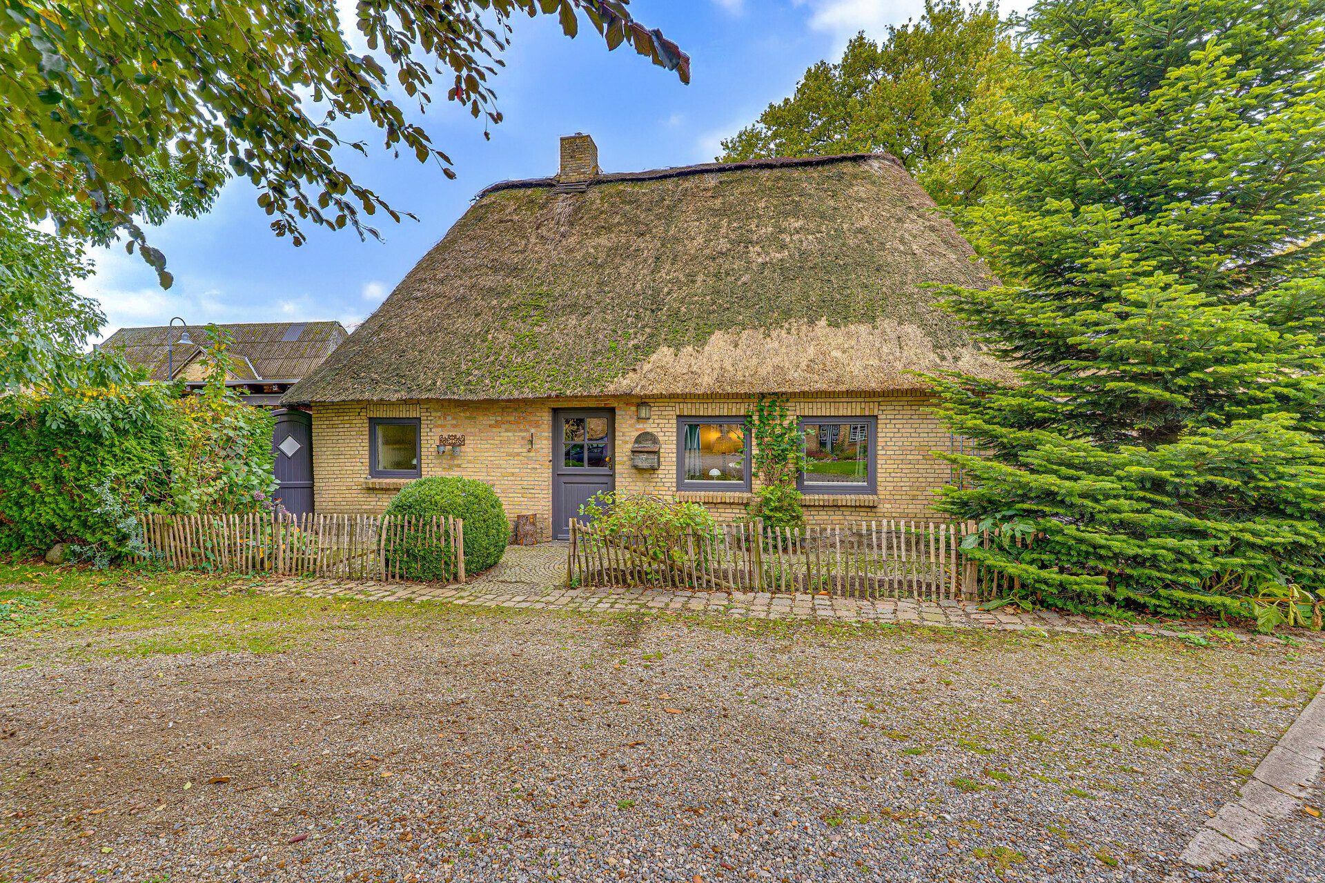 Immobilienangebot - Hollingstedt - Alle - Reetgedecktes Juwel: 475m² Grdstck, 136m² Wfl., Partygarage, Kamin, ausgebautes OG & überd. Terasse!