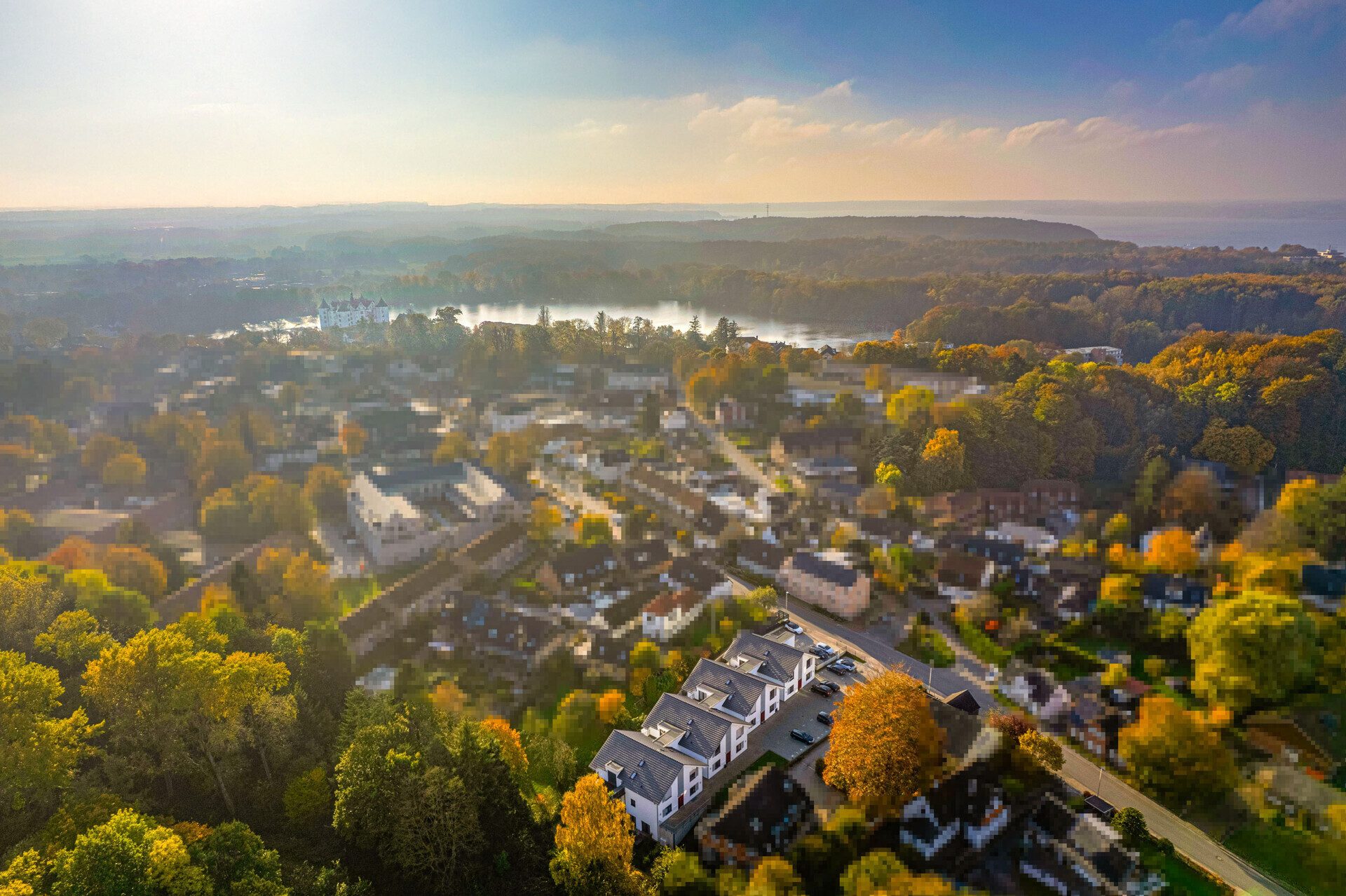 Immobilienangebot - Glücksburg - Alle - Neuwertige DG-Wohnung im Herzen Glücksburgs: 2 Zi., 65 qm, offene EBK, Dachterrasse, hohe Decken