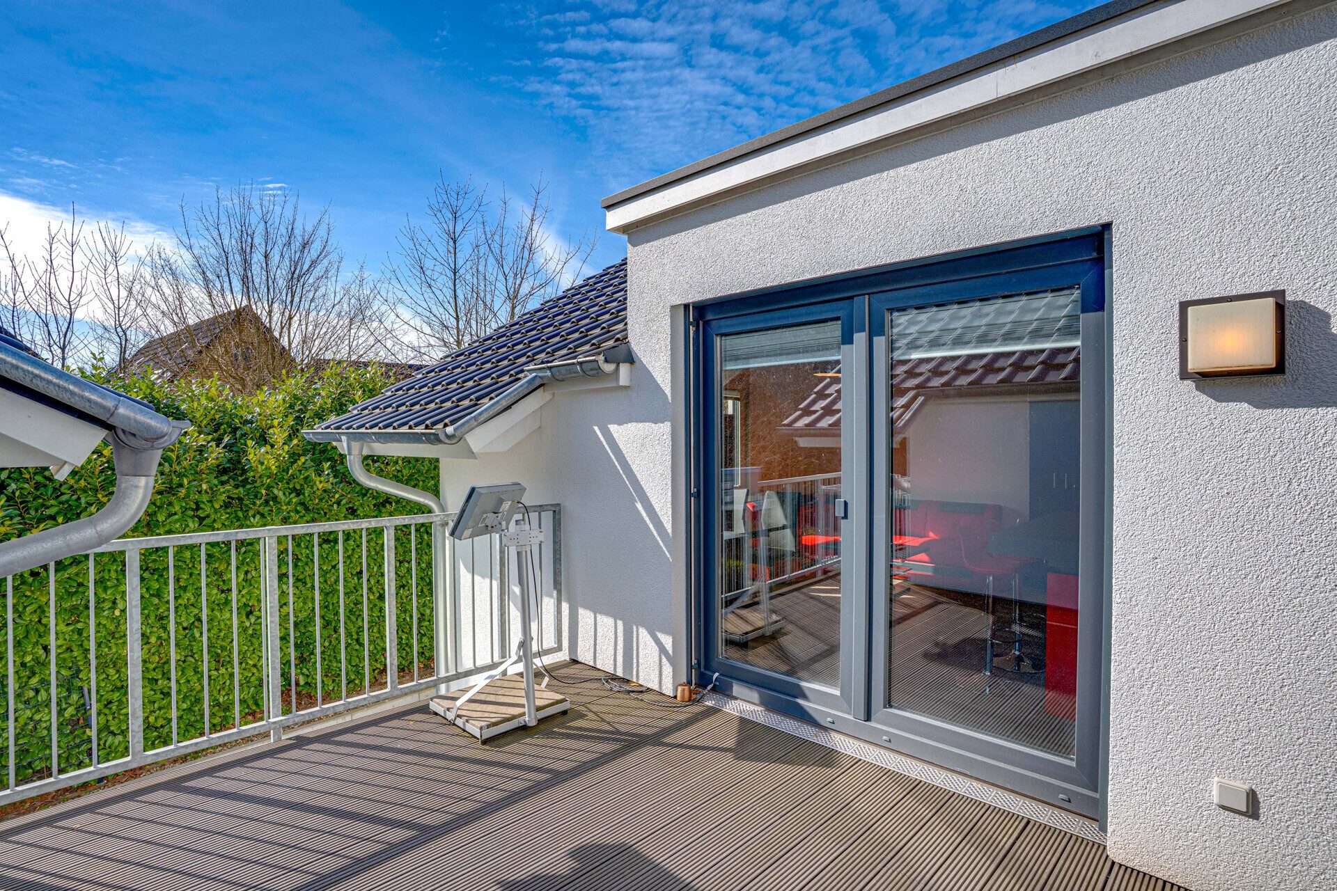 Immobilienangebot - Glücksburg - Alle - Neuwertige DG-Wohnung im Herzen Glücksburgs: 2 Zi., 65 qm, offene EBK, Dachterrasse, hohe Decken