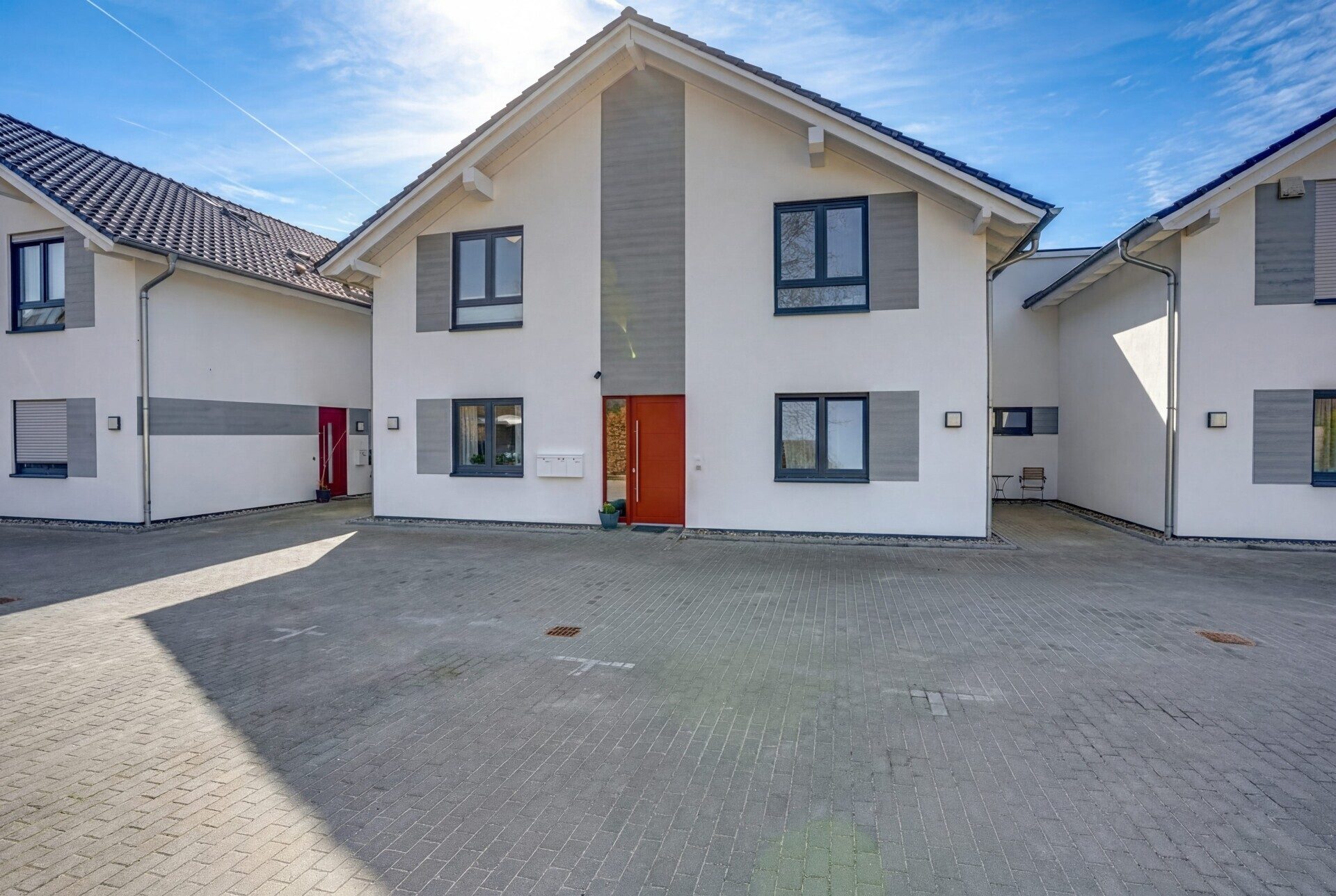 Immobilienangebot - Glücksburg - Alle - Neuwertige DG-Wohnung im Herzen Glücksburgs: 2 Zi., 65 qm, offene EBK, Dachterrasse, hohe Decken
