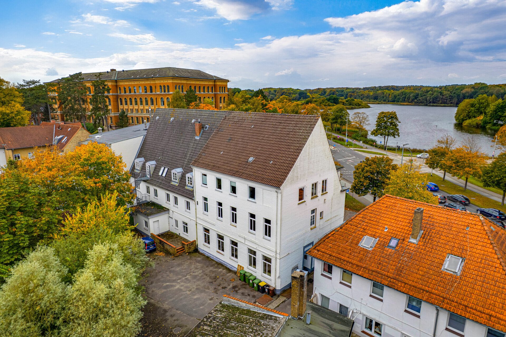 Immobilienangebot - Schleswig - Alle - Zentral in SL: Vollständig modernisierter Büroraum im DG mit 13 qm! Parkplatz vor Ort!