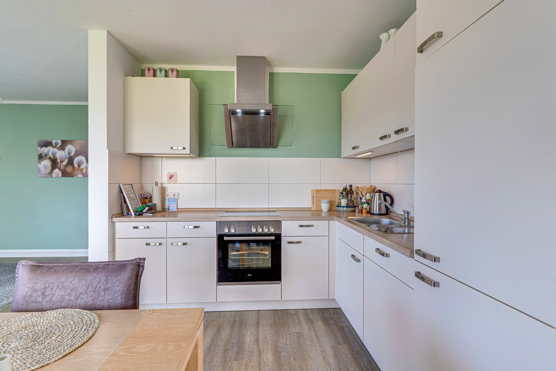 Immobilienangebot - Schaalby - Alle - Vermietetes Doppelhaus mit 2 WE, 142m² Wfl., KfW-55, Erdwärme & herrlichem Blick ins Grüne!