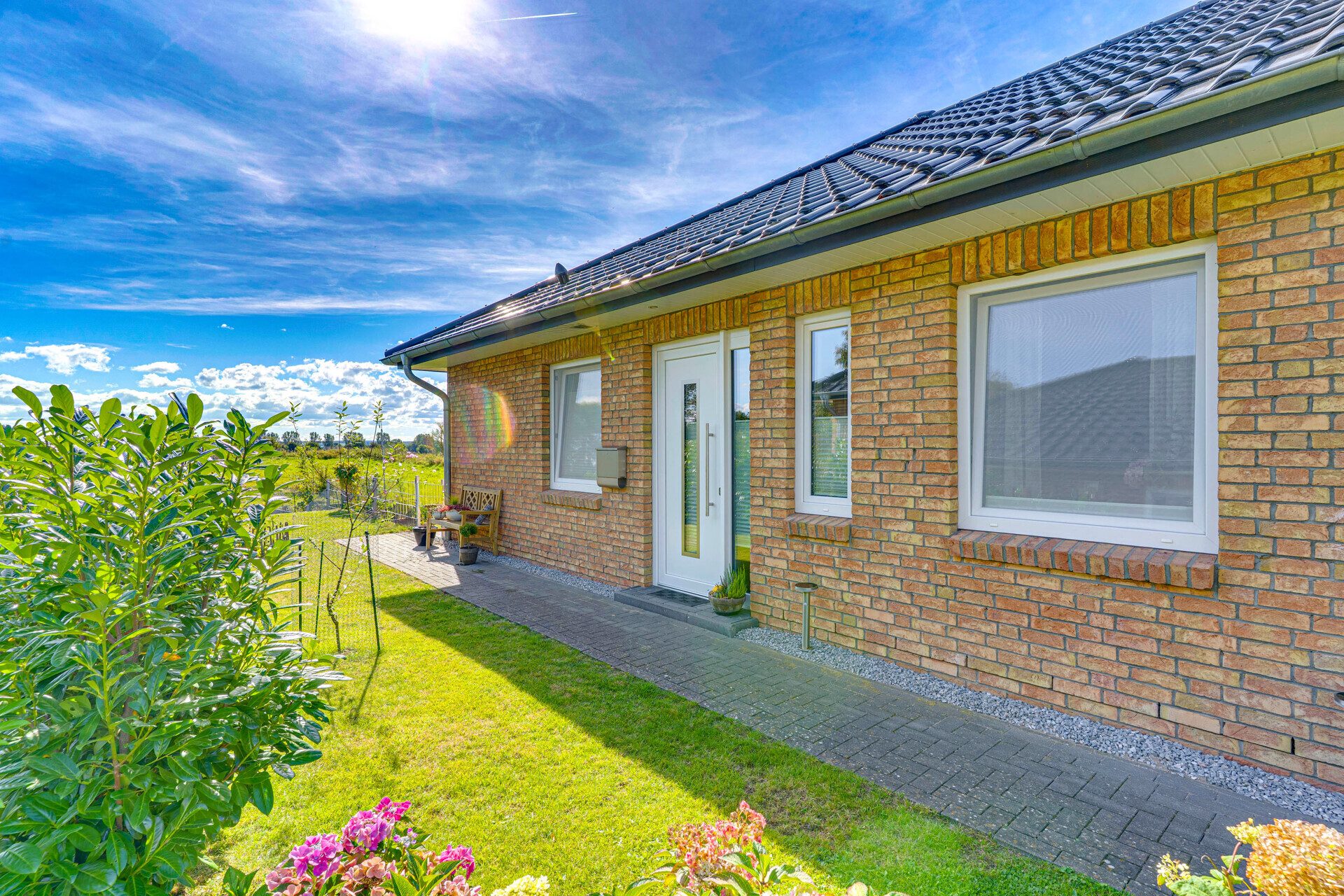 Immobilienangebot - Schaalby - Alle - Kapitalanlage o. Zuhause: Doppelhaus mit 2 WE, Erdwärme, Garten & traumhaftem Blick über die Felder!