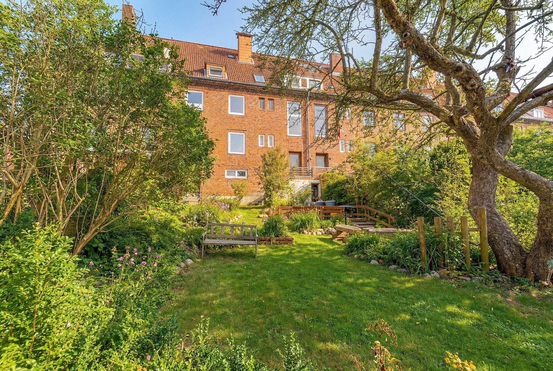 Immobilienangebot - Schleswig - Alle - Charmantes MFH in ruhiger Lage mit 3 freien WE & S/W-Garten! Ideal für Eigennutzung oder Vermietung!