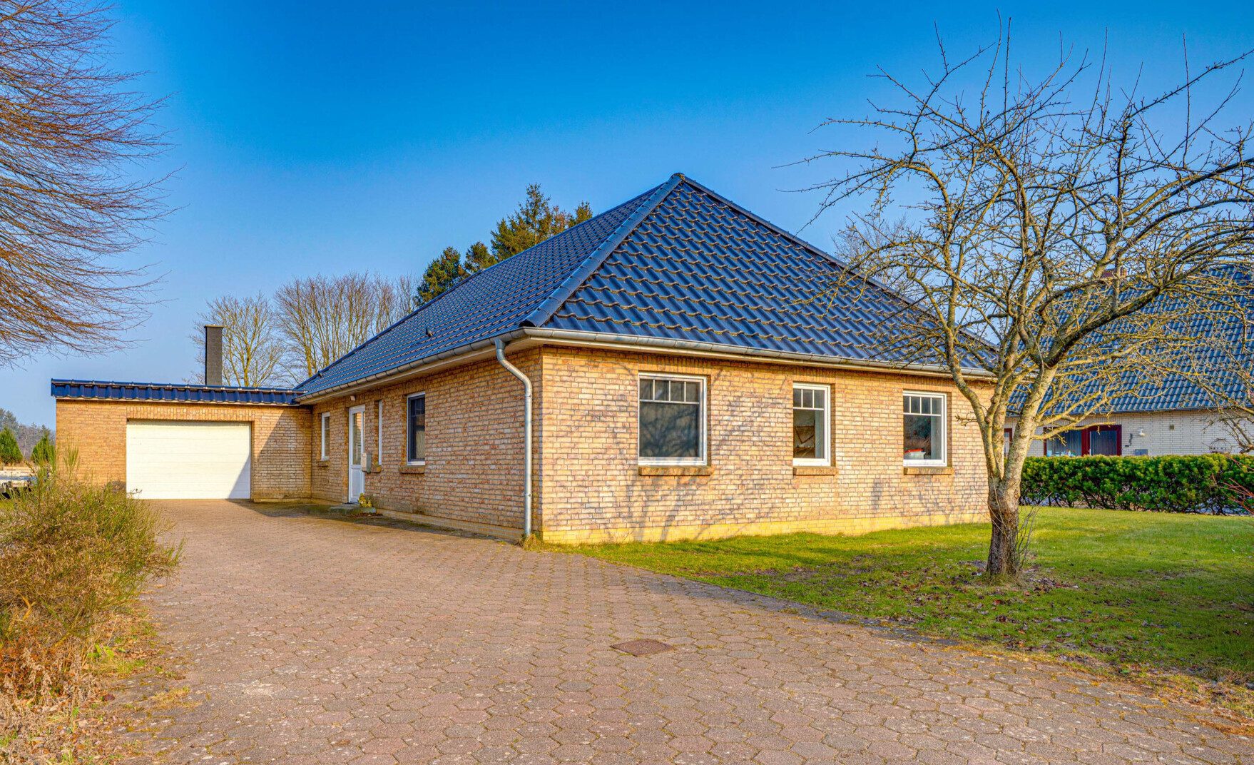 Immobilienangebot - Neuberend - Alle - Moderner Bungalow mit großem Garten nahe Schleswig: BJ 2011, 139 m² Wfl., 4 Zi, Nord-Ost Terrasse