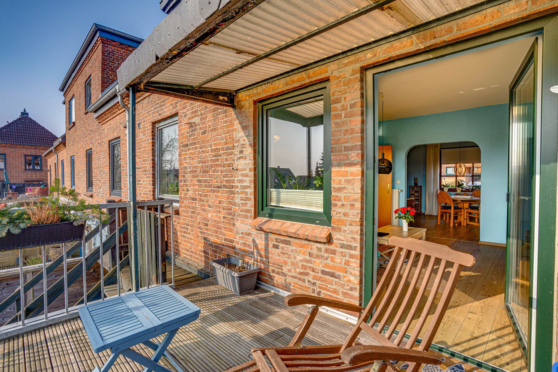 Immobilienangebot - Schleswig - Alle - Wohnen mit Schleiblick! Gepflegtes RMH mit ca. 100 m² Wfl., Süd-Balkon, Garten & 2 Stellplätzen!