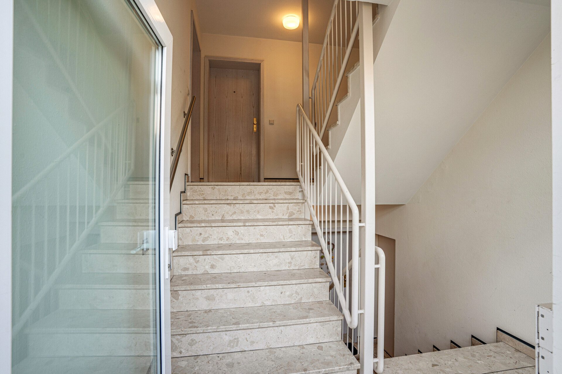 Immobilienangebot - Husby - Alle - Husby: Sonnige Dachgeschosswohnung mit großzügiger Raumaufteilung, Keller und Stellplatz