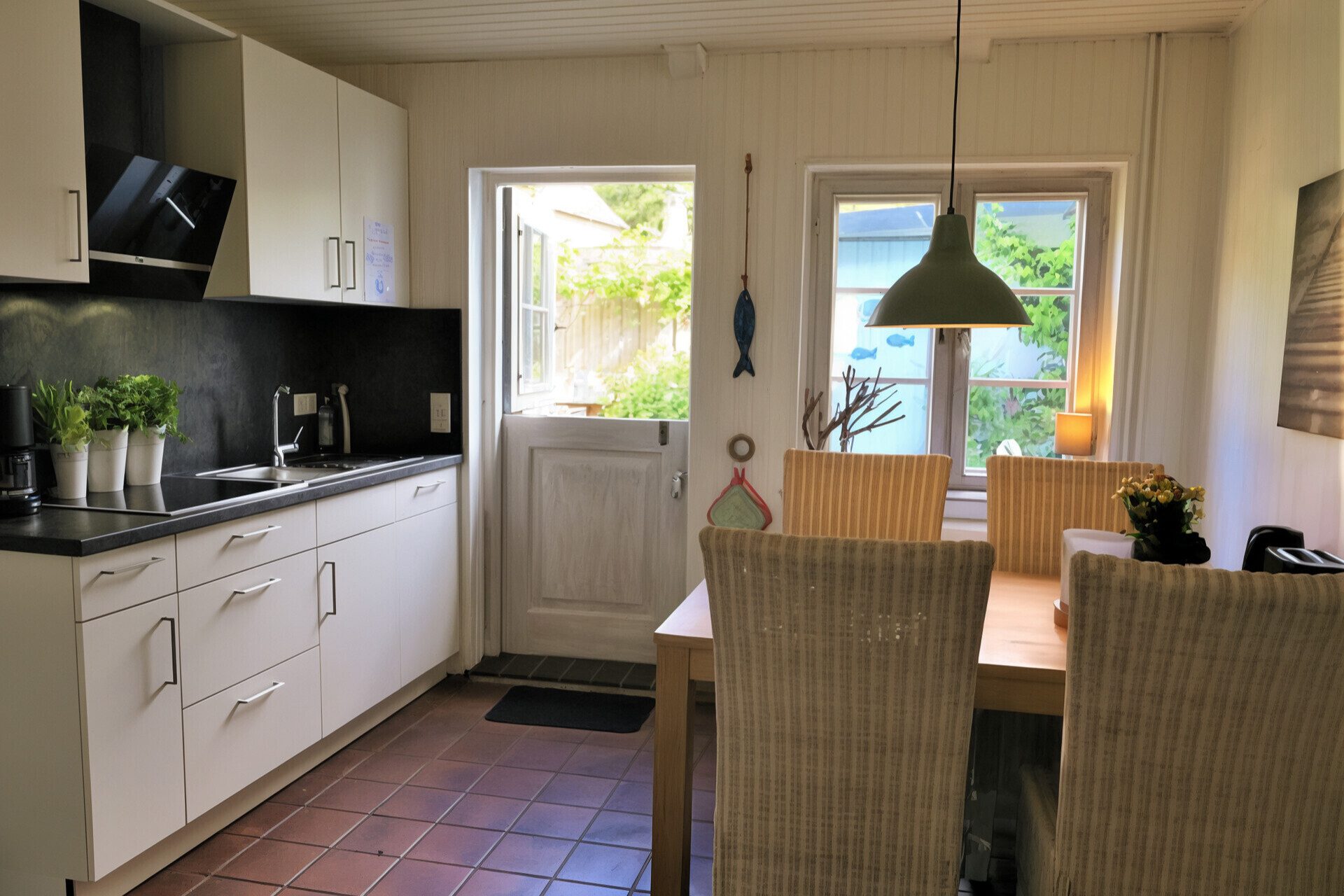 Immobilienangebot - Schleswig - Alle - Wohnen im historischen Holm: 2,5-Zi.-Maisonette-Whg. mit Gartenabteil, Schuppen & besonderem Charme!