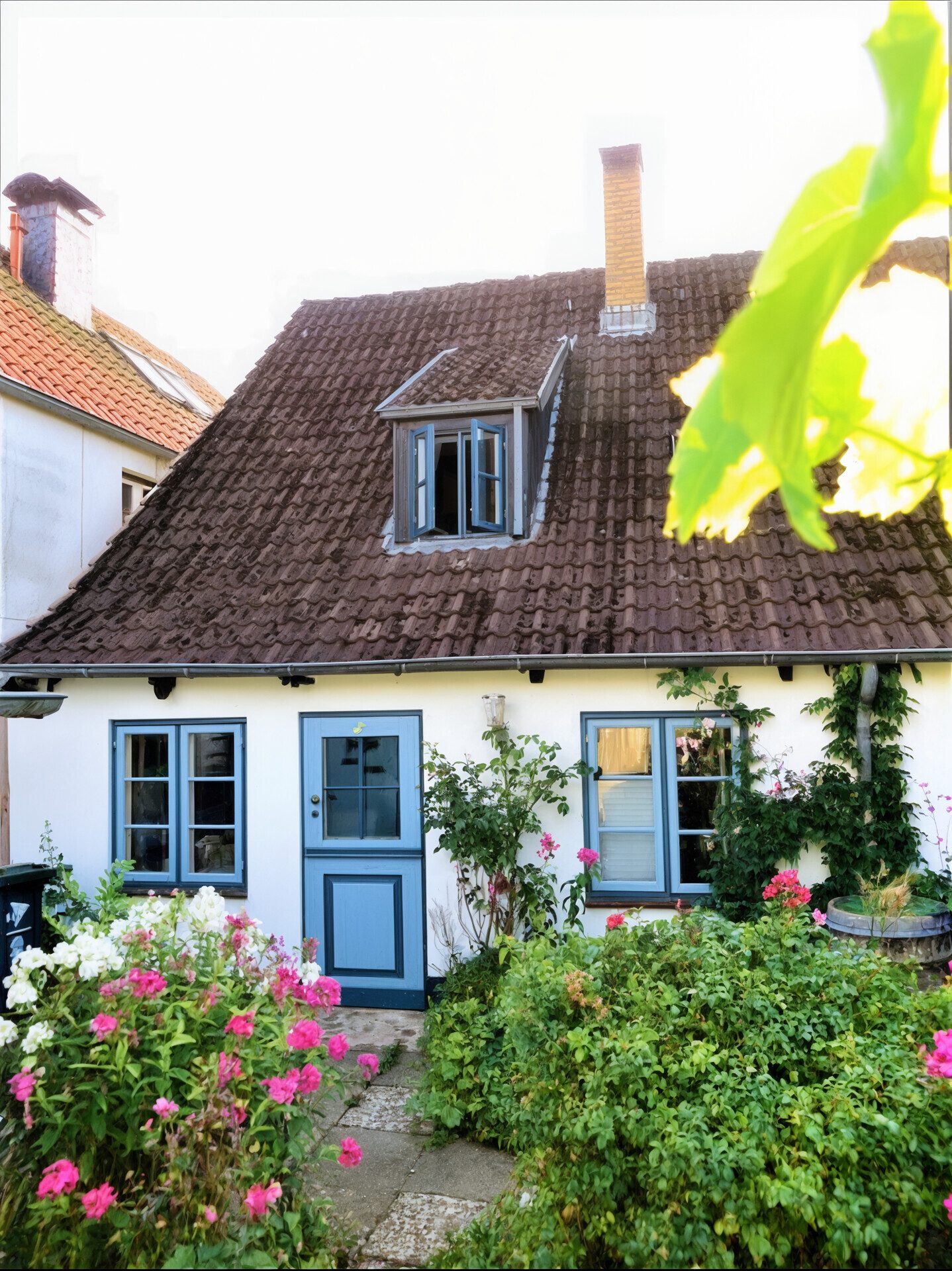Immobilienangebot - Schleswig - Alle - Wohnen im historischen Holm: 2,5-Zi.-Maisonette-Whg. mit Gartenabteil, Schuppen & besonderem Charme!