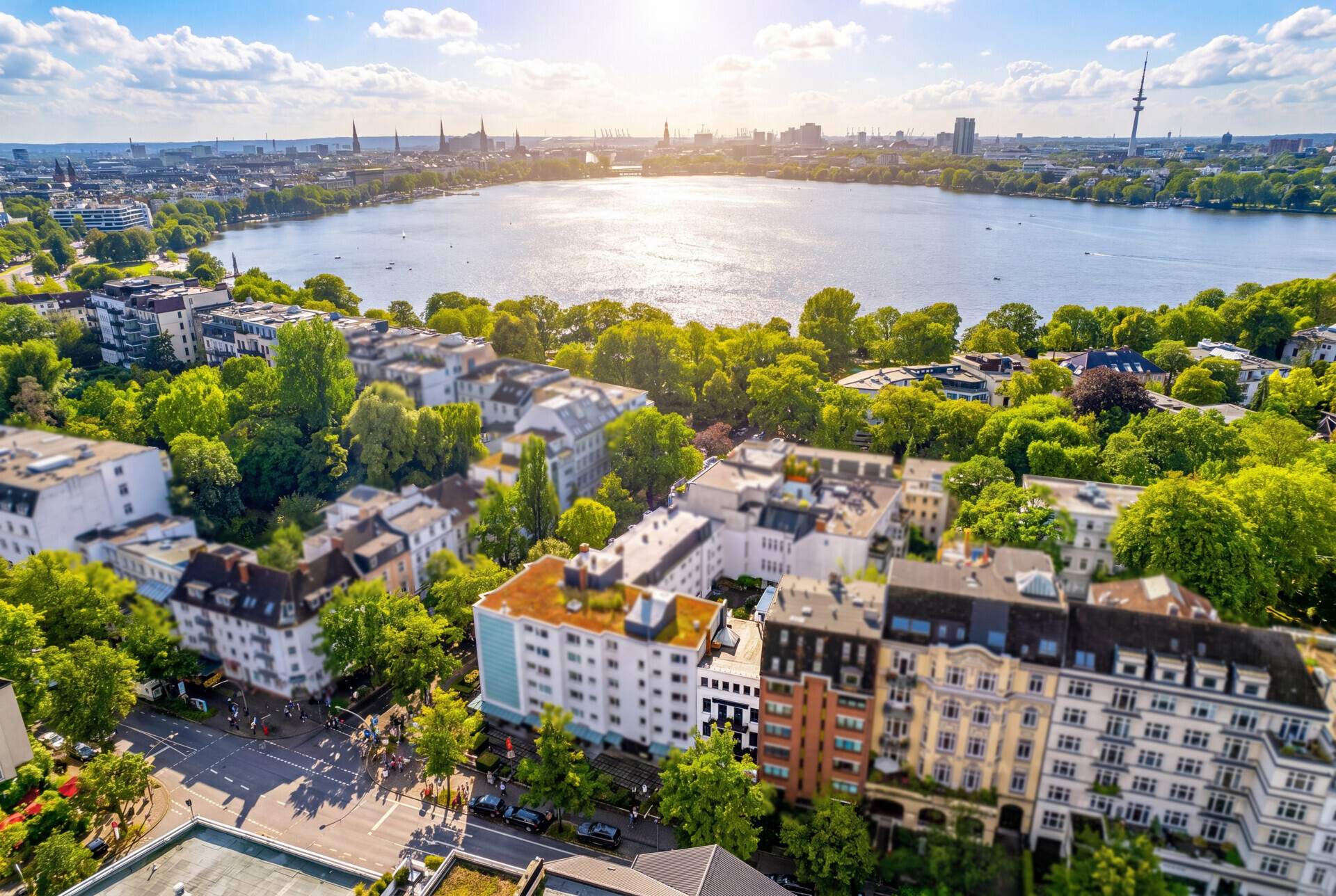 Immobilienangebot - Hamburg - Alle - Uhlenhorst: 4 Whg. frei verfügbar!
MFH + Stadthaus, 387 m² Wohnfl. + 96 m² Gewerbe + 106 m² Nutzfl.
