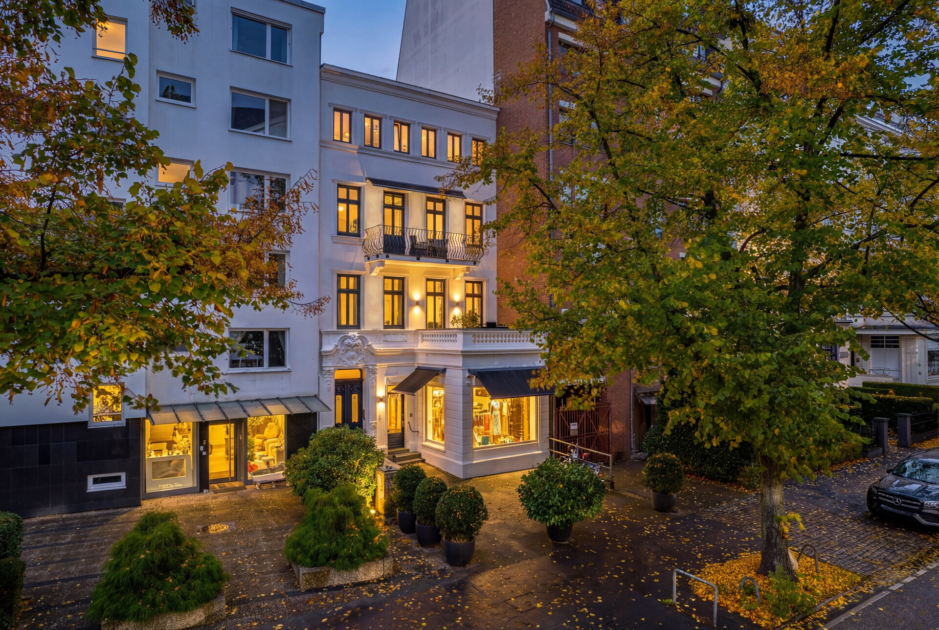 Immobilienangebot - Hamburg - Alle - Uhlenhorst: 4 Whg. frei verfügbar!
MFH + Stadthaus, 387 m² Wohnfl. + 96 m² Gewerbe + 106 m² Nutzfl.