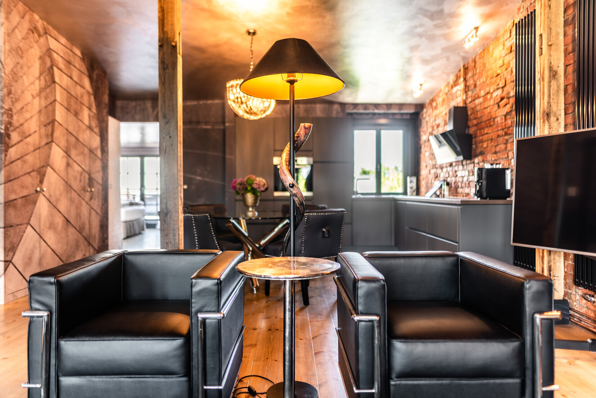 Immobilienangebot - Hamburg - Alle - Uhlenhorst: 4 Whg. frei verfügbar!
MFH + Stadthaus, 387 m² Wohnfl. + 96 m² Gewerbe + 106 m² Nutzfl.