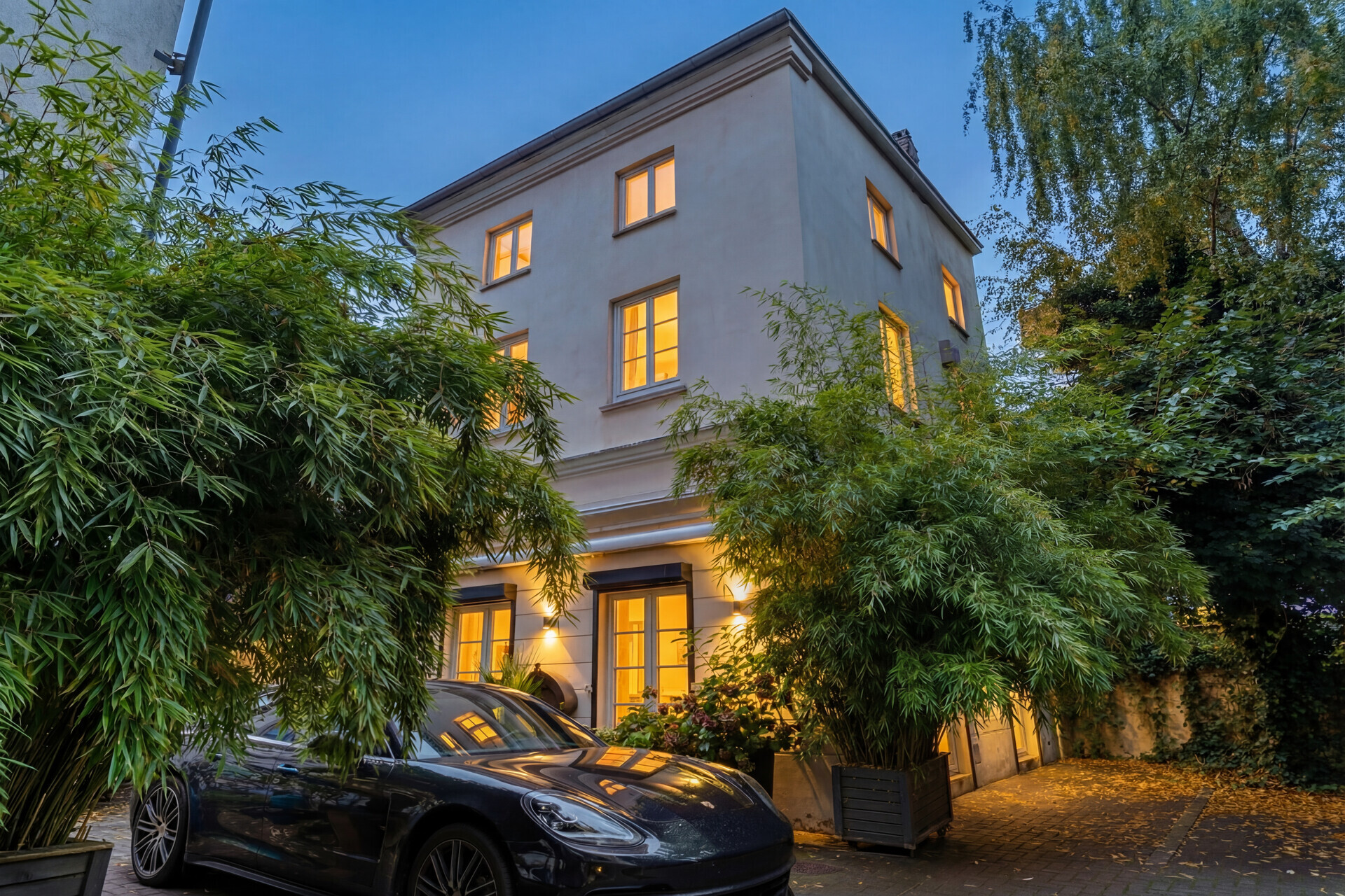 Immobilienangebot - Hamburg - Alle - Uhlenhorst: 4 Whg. frei verfügbar!
MFH + Stadthaus, 387 m² Wohnfl. + 96 m² Gewerbe + 106 m² Nutzfl.