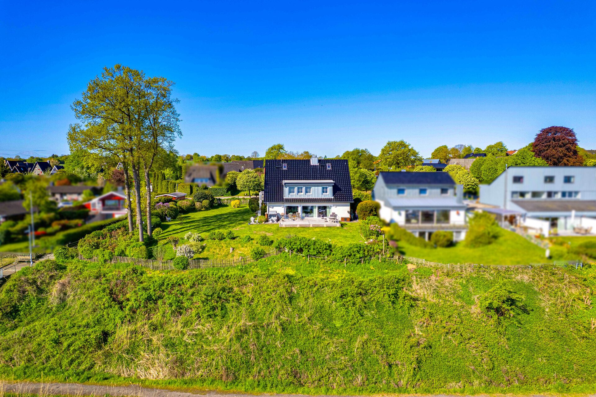 Immobilienangebot - Borgwedel - Alle - Wohnen an der Schlei
Ein Haus zwischen Wasser, Landschaft und Horizont