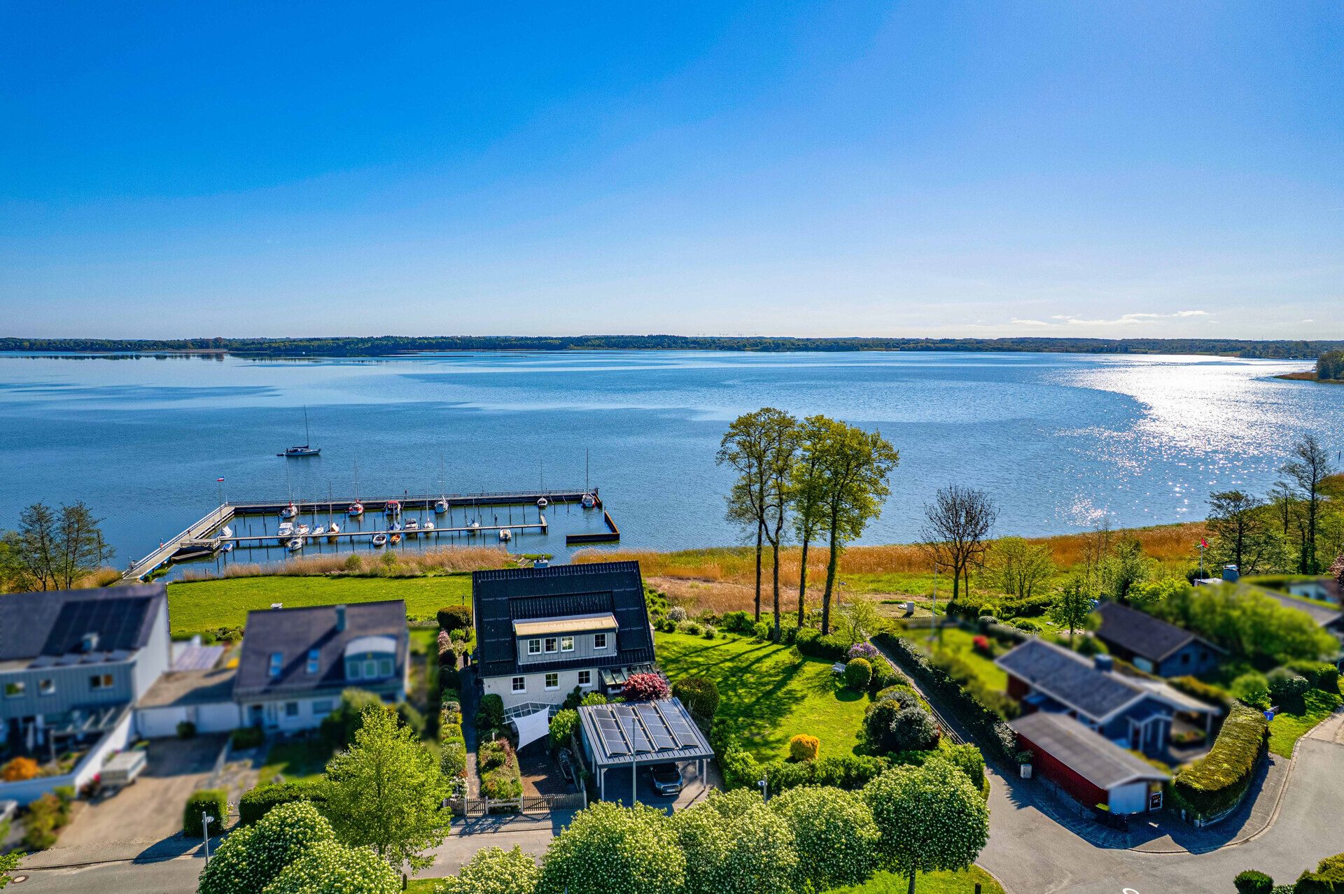 Immobilienangebot - Borgwedel - Alle - Wohnen an der Schlei
Ein Haus zwischen Wasser, Landschaft und Horizont
