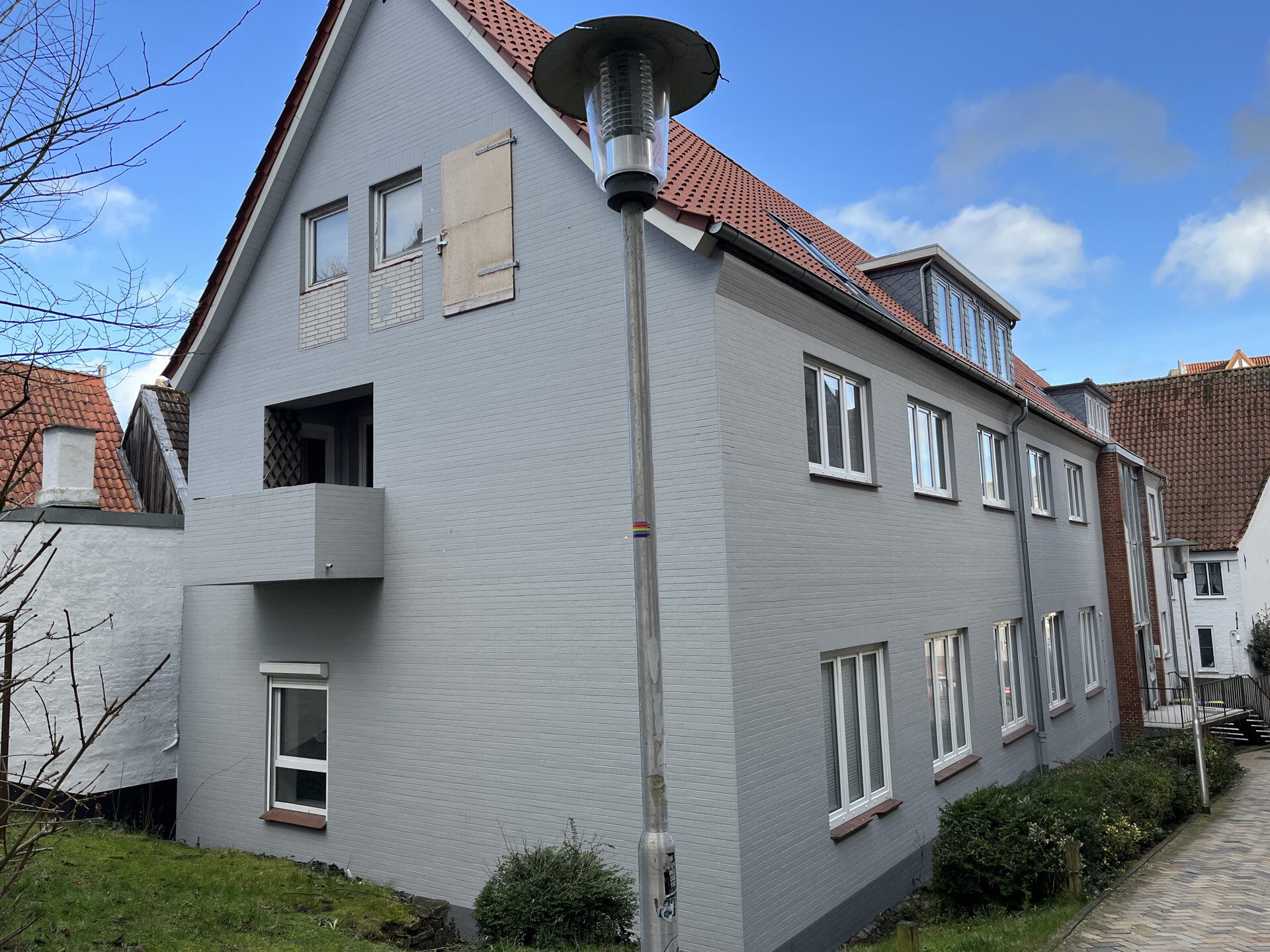 Immobilienangebot - Flensburg - Alle - Vollständig modernisierte 2 Zi. Wohnung mit modernem Duschbad & hochwertiger Küche in zentaler Lage!