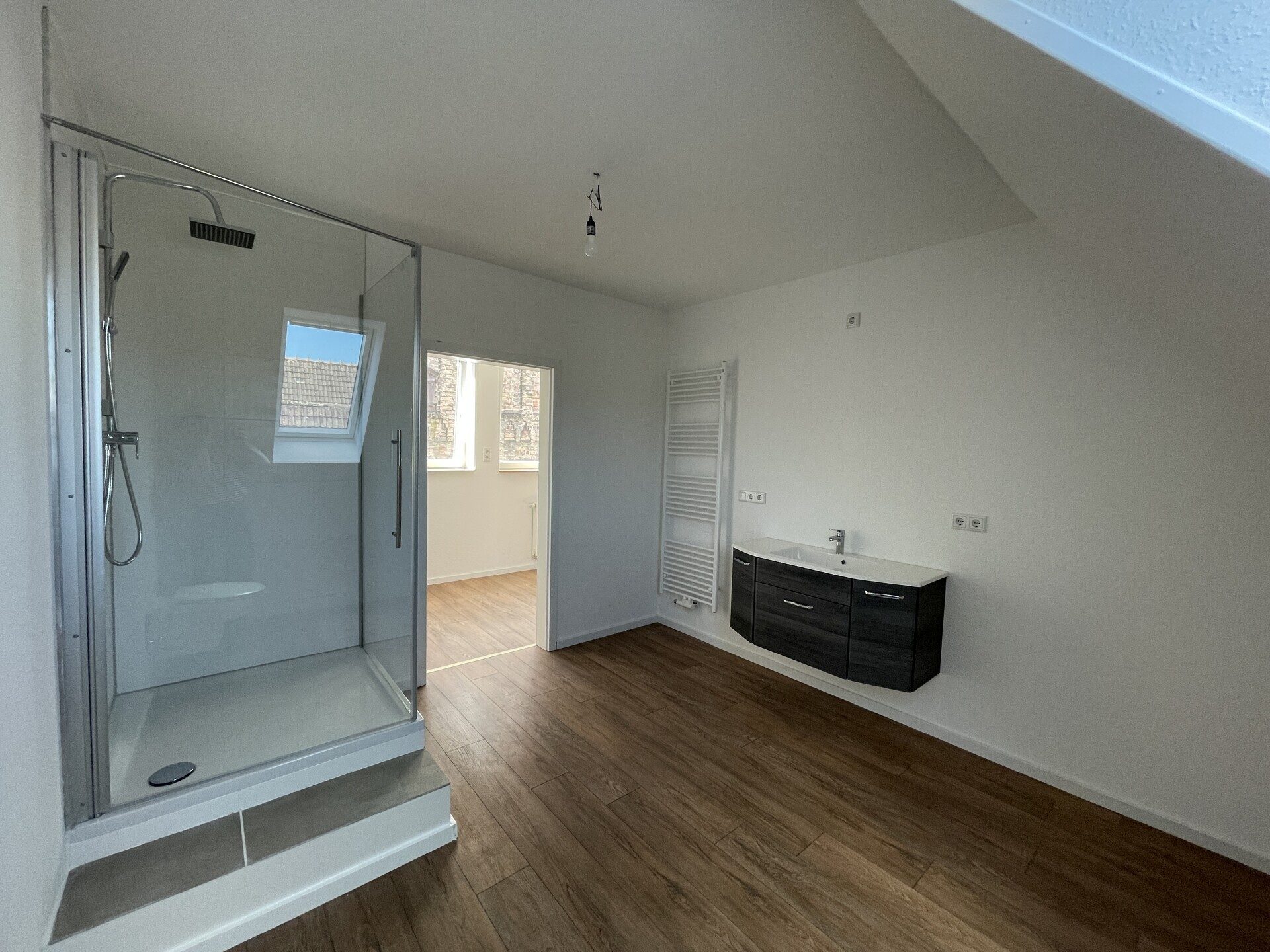 Immobilienangebot - Flensburg - Alle - Vollständig modernisierte 2 Zi. Wohnung mit modernem Duschbad & hochwertiger Küche in zentaler Lage!