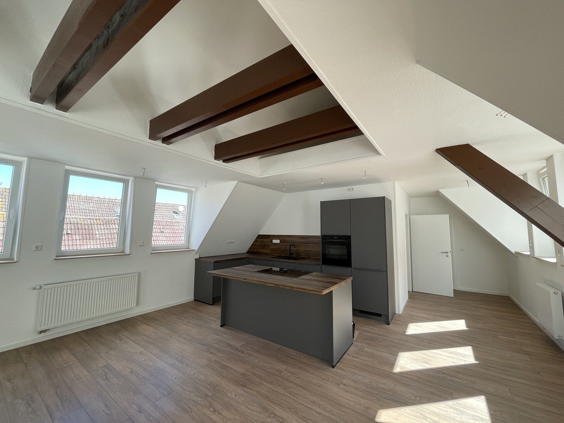 Immobilienangebot - Flensburg - Alle - Vollständig modernisierte 2 Zi. Wohnung mit modernem Duschbad & hochwertiger Küche in zentaler Lage!
