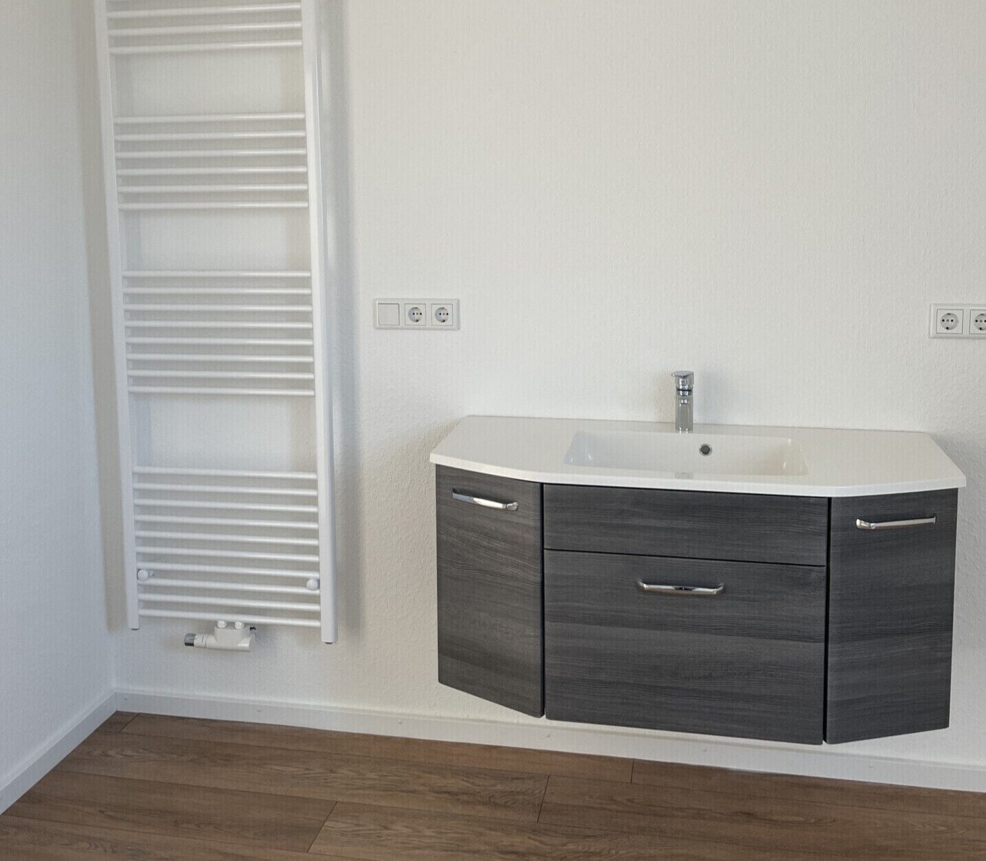 Immobilienangebot - Flensburg - Alle - Vollständig modernisierte 2 Zi. Wohnung mit modernem Duschbad & hochwertiger Küche in zentaler Lage!