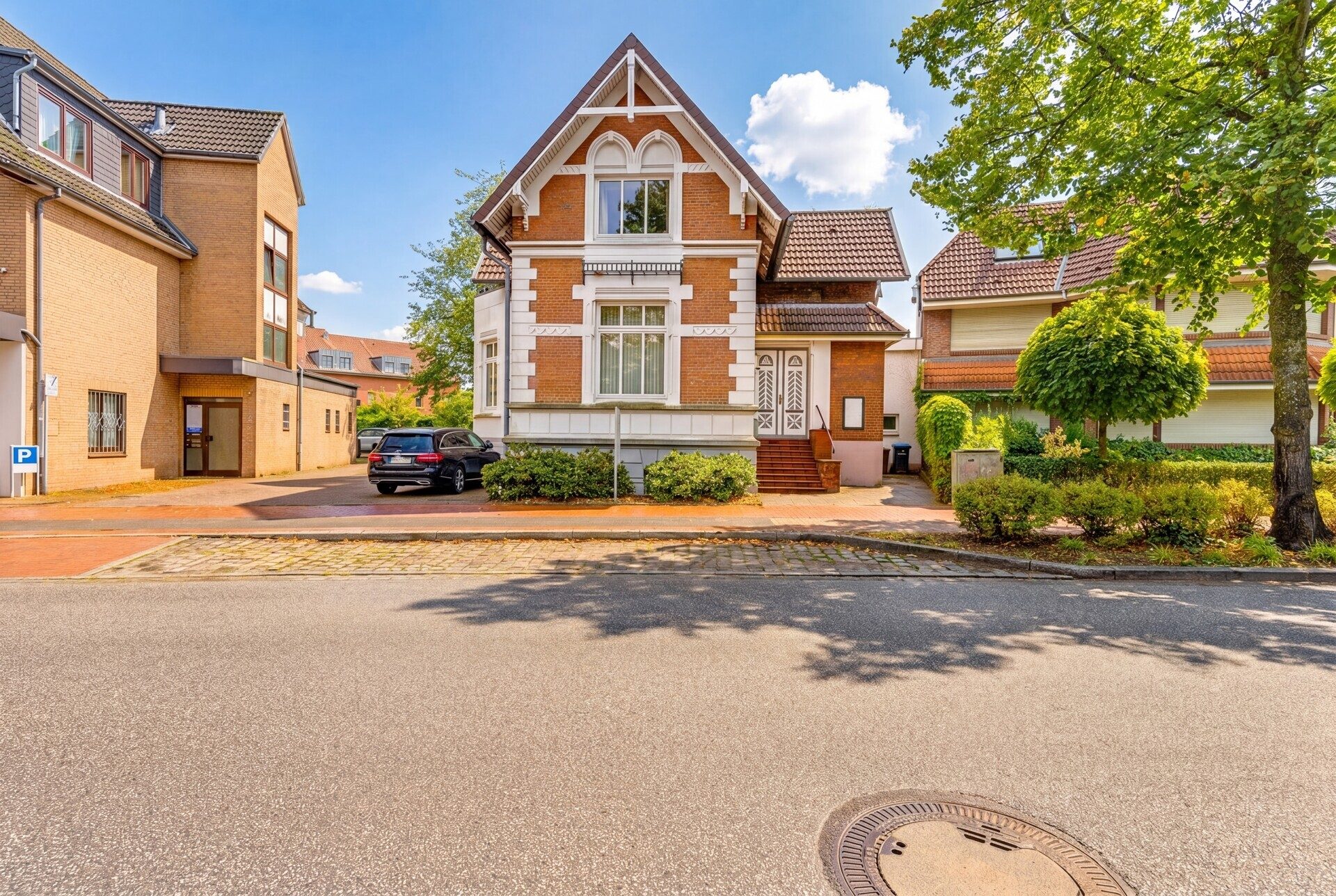 Immobilienangebot - Itzehoe - Alle - Arbeiten und Wohnen unter einem Dach!
273 qm Gewerbe-/Wohn-/Nfl. und Parkplätze zentral in Itzehoe!