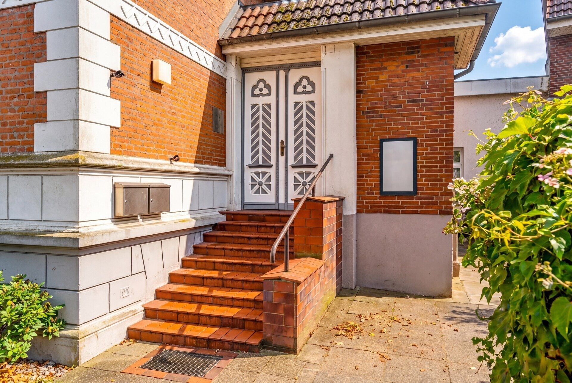 Immobilienangebot - Itzehoe - Alle - Arbeiten und Wohnen unter einem Dach!
273 qm Gewerbe-/Wohn-/Nfl. und Parkplätze zentral in Itzehoe!