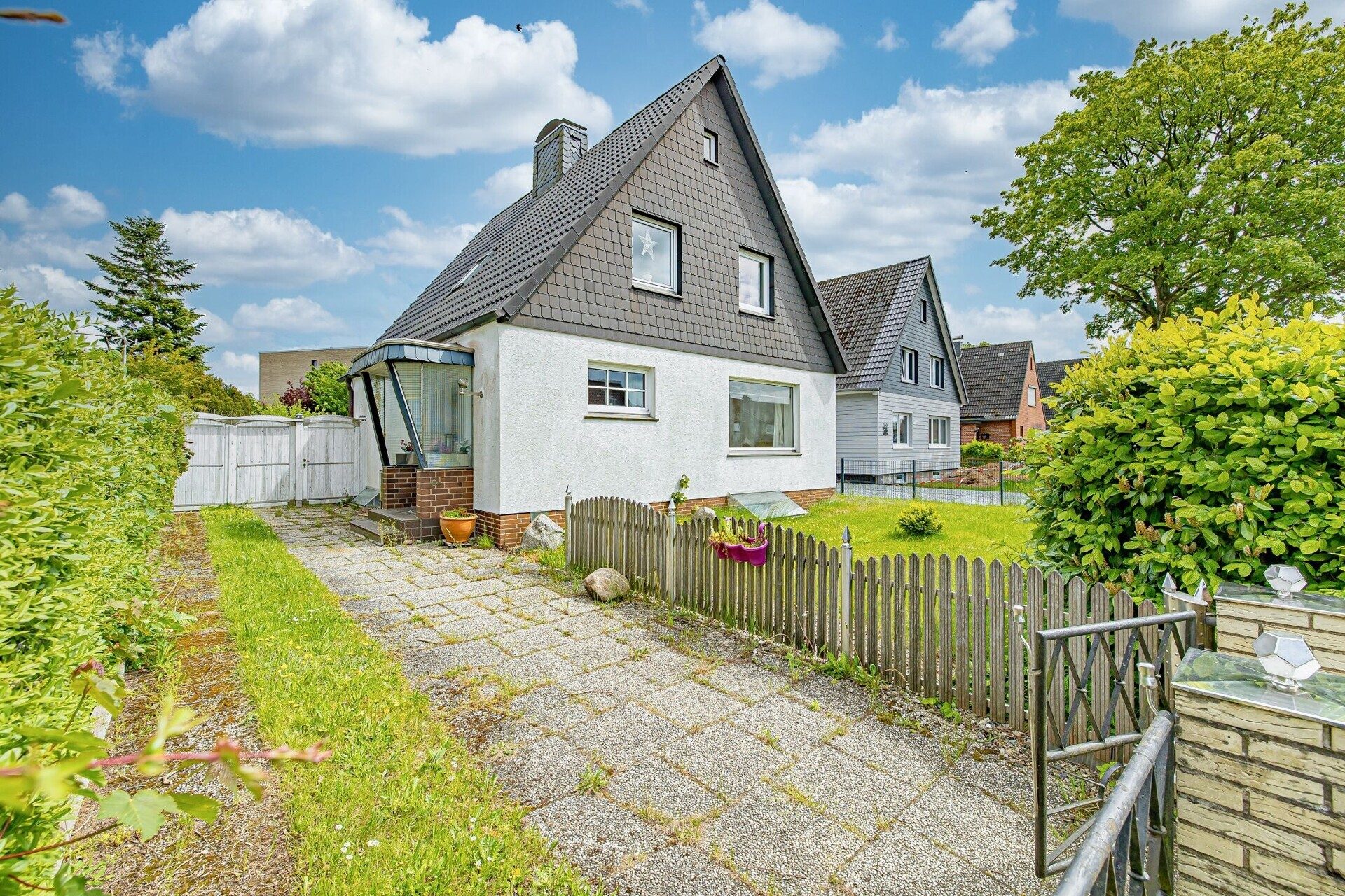 Immobilienangebot - Flensburg / Weiche - Alle - Charmantes EFH in FL/Weiche mit grüner Gartenidylle oder Potenzial als großzügige Baulücke!