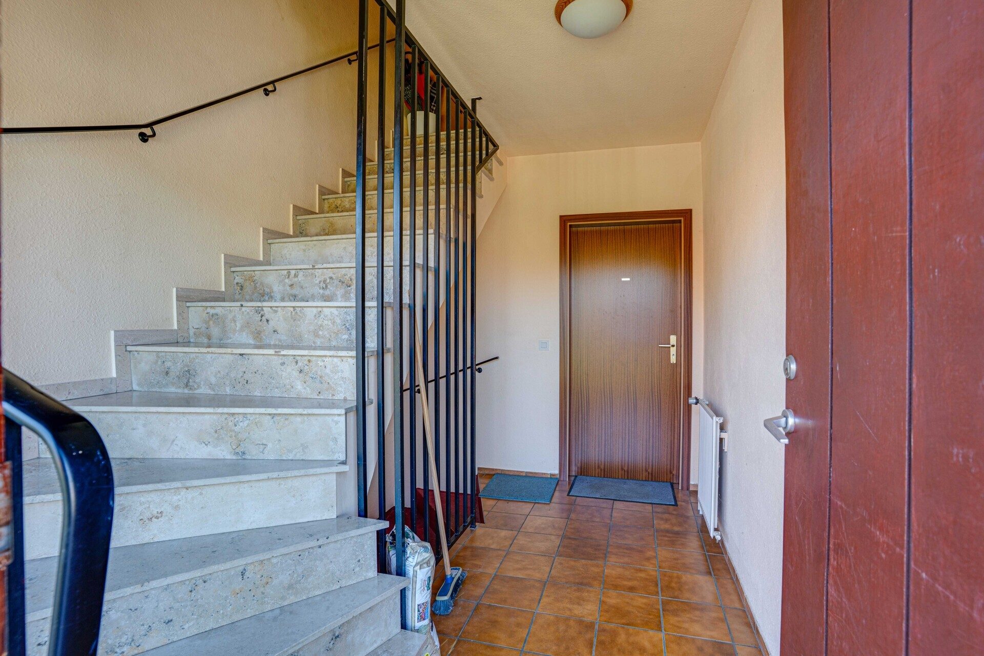 Immobilienangebot - Schaalby - Alle - Attraktives MFH in Schaalby mit 4 Einheiten, Vollkeller, Stellplätzen & Entwicklungspotenzial!