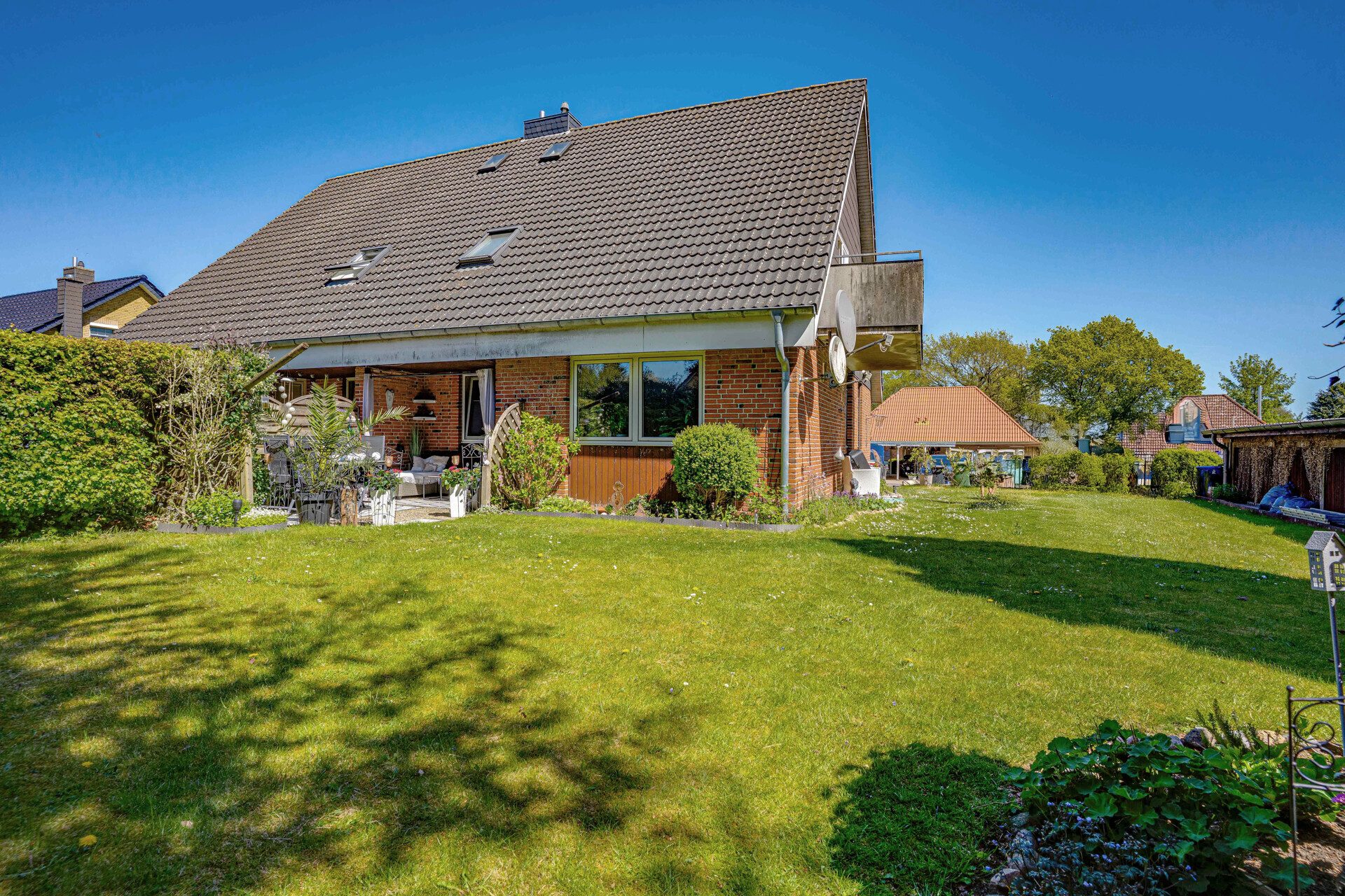 Immobilienangebot - Schaalby - Alle - Attraktives MFH in Schaalby mit 4 Einheiten, Vollkeller, Stellplätzen & Entwicklungspotenzial!