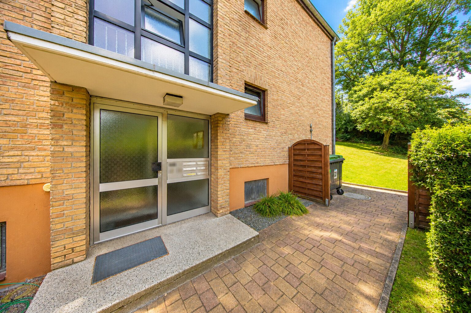 Immobilienangebot - Glücksburg - Alle - Mitten in Glücksburg: Modernisierte 2-Zimmer-Wohnung mit Balkon, Stellplatz und Keller