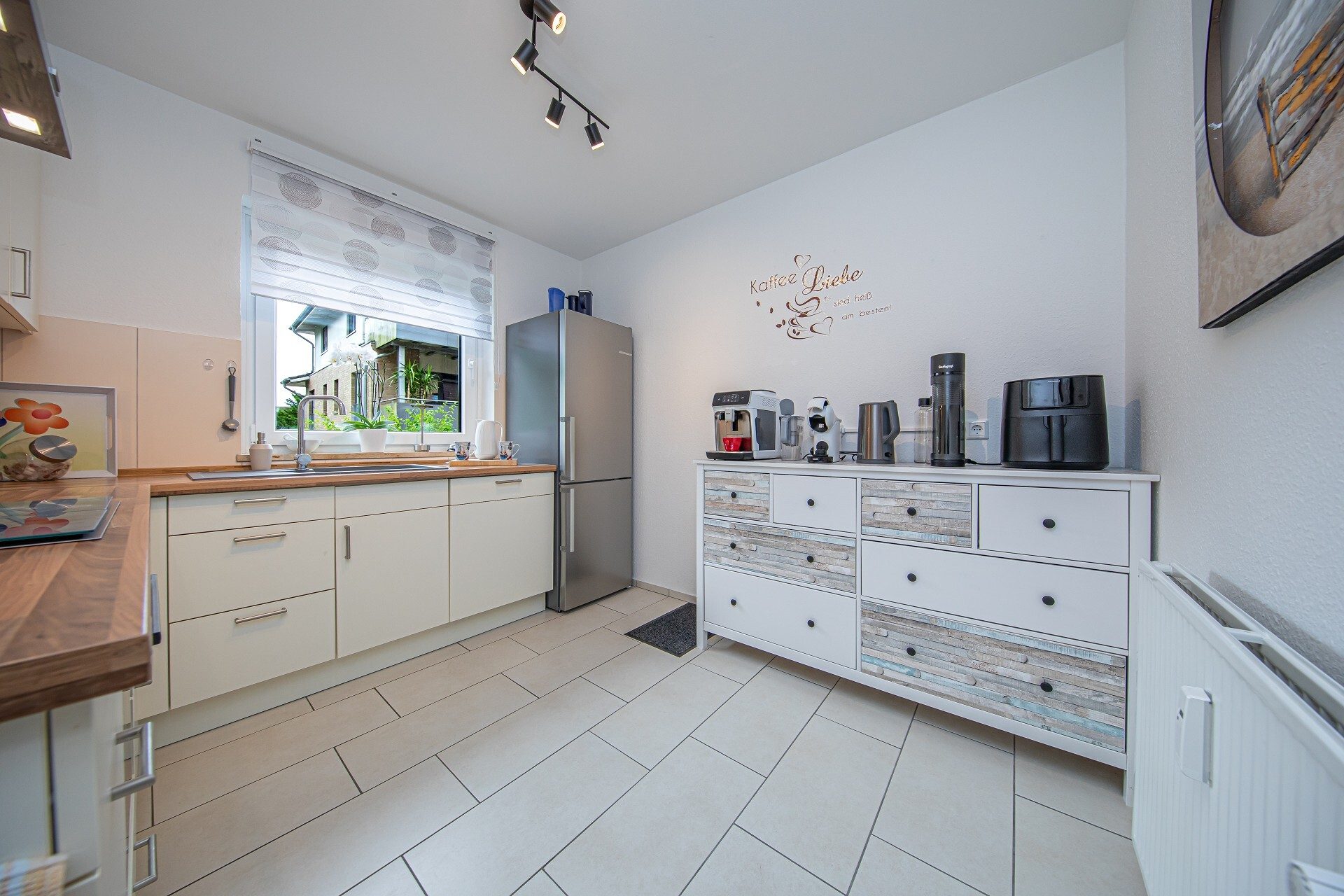 Immobilienangebot - Glücksburg - Alle - Mitten in Glücksburg: Modernisierte 2-Zimmer-Wohnung mit Balkon, Stellplatz und Keller