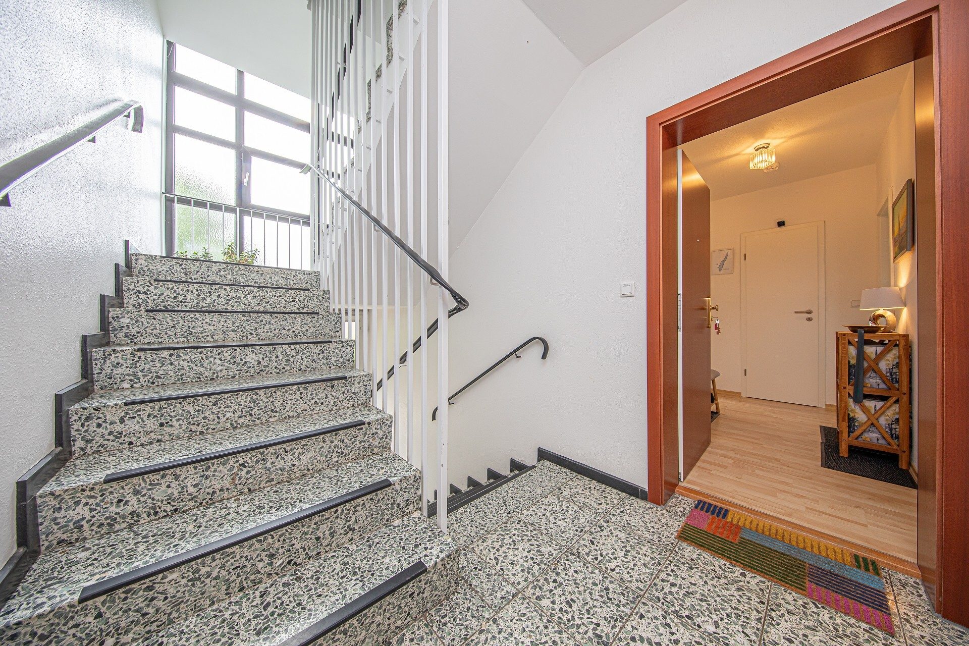 Immobilienangebot - Glücksburg - Alle - Mitten in Glücksburg: Modernisierte 2-Zimmer-Wohnung mit Balkon, Stellplatz und Keller