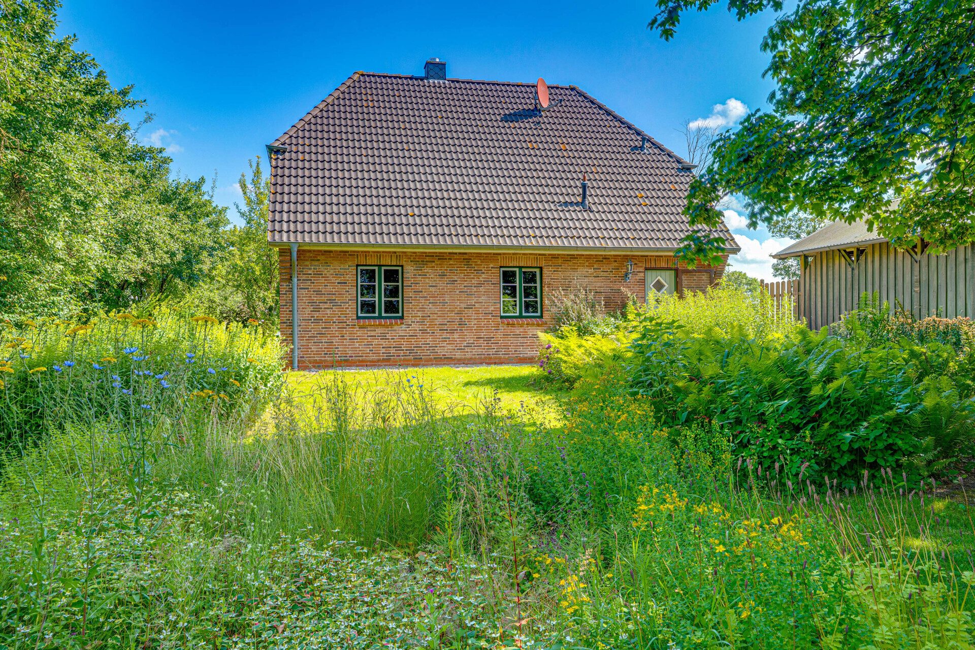 Immobilienangebot - Risum-Lindholm - Alle - Nur 5 Min. bis Niebüll: EFH mit neuer Wärmepumpe (Q4), ca. 40 m² Ausbaureserve & großem Grundstück