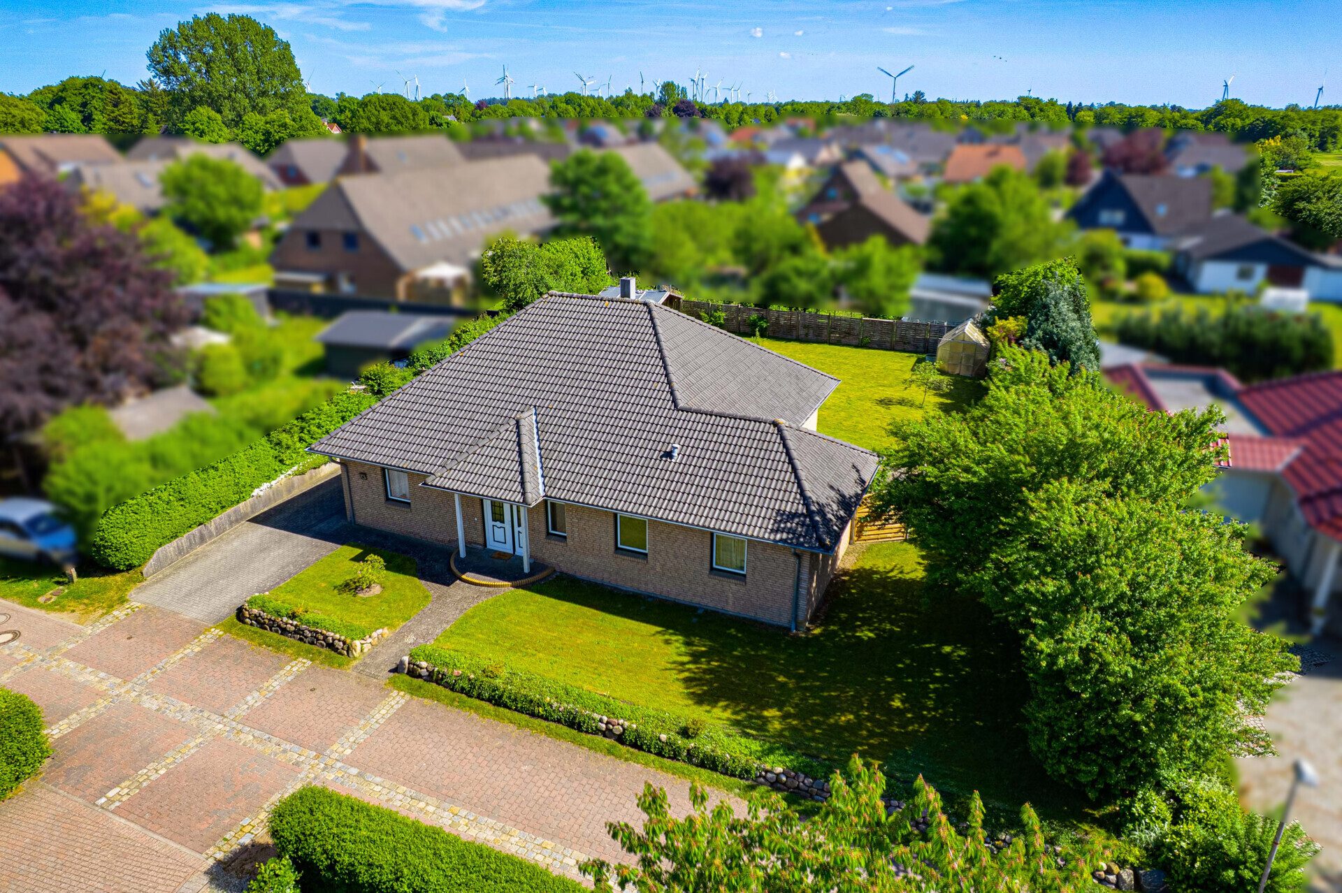 Immobilienangebot - Großenwiehe - Alle - Familienfreundlich & ruhig: Winkelbungalow mit 5 Zimmern, 157 m² Wohnfläche und 1.000 m² Grundstück