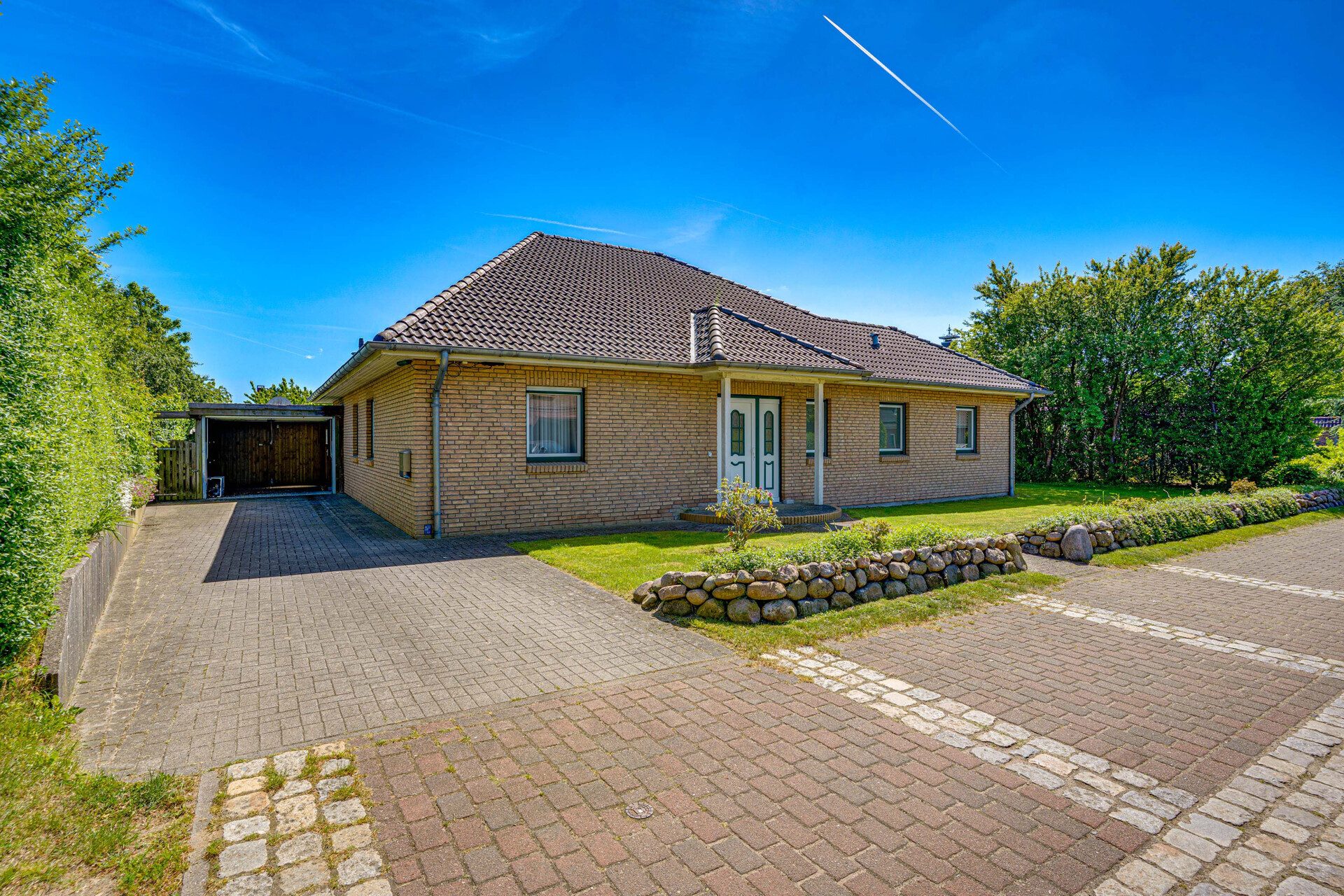 Immobilienangebot - Großenwiehe - Alle - Familienfreundlich & ruhig: Winkelbungalow mit 5 Zimmern, 157 m² Wohnfläche und 1.000 m² Grundstück