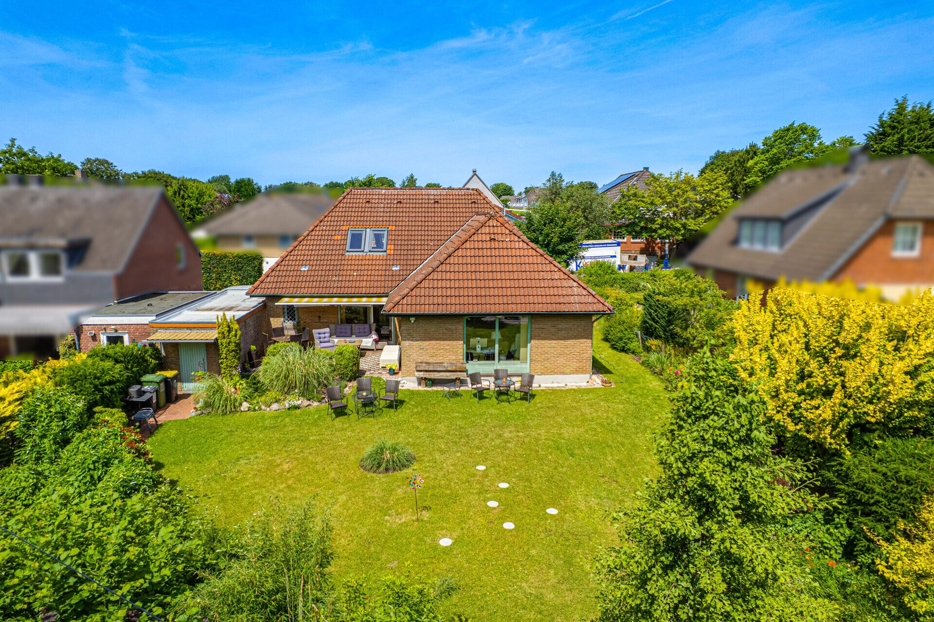 Immobilienangebot - Glücksburg - Alle - Glücksburg: Ostseenah wohnen – Ca. 162 m² Wohn- und Nutzfläche mit schönem Garten am Wiesenrand